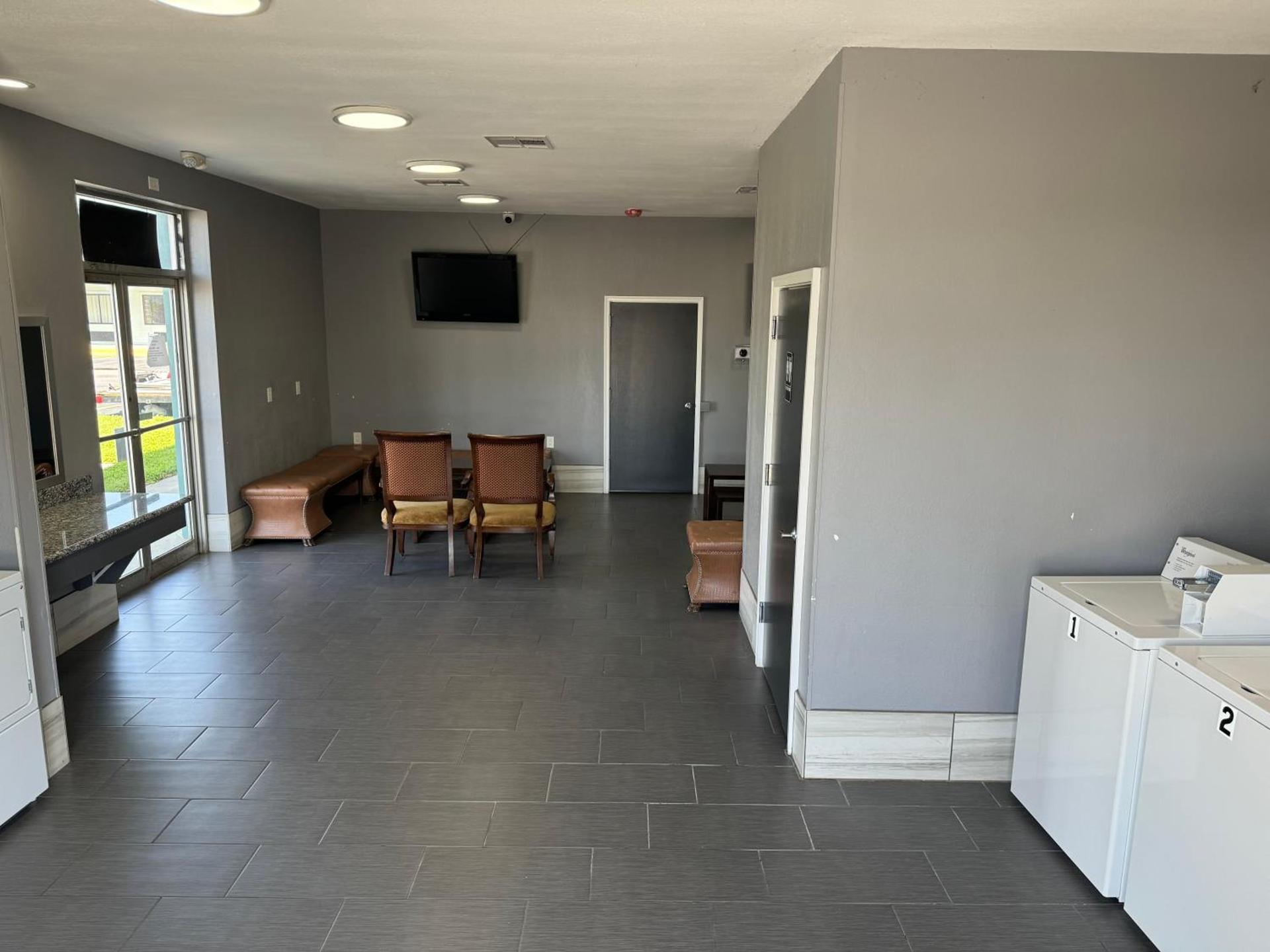 Nola Inn & Suites photo 10