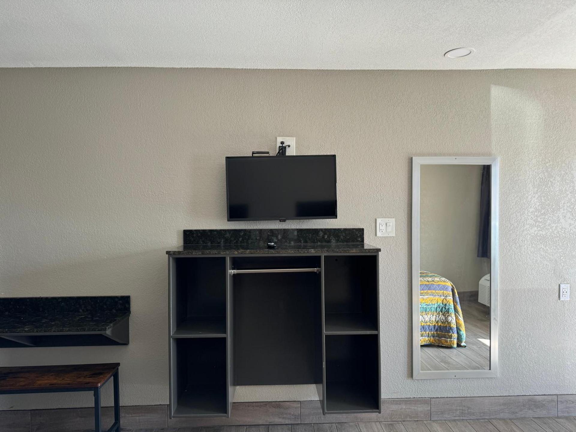 Nola Inn & Suites photo 5