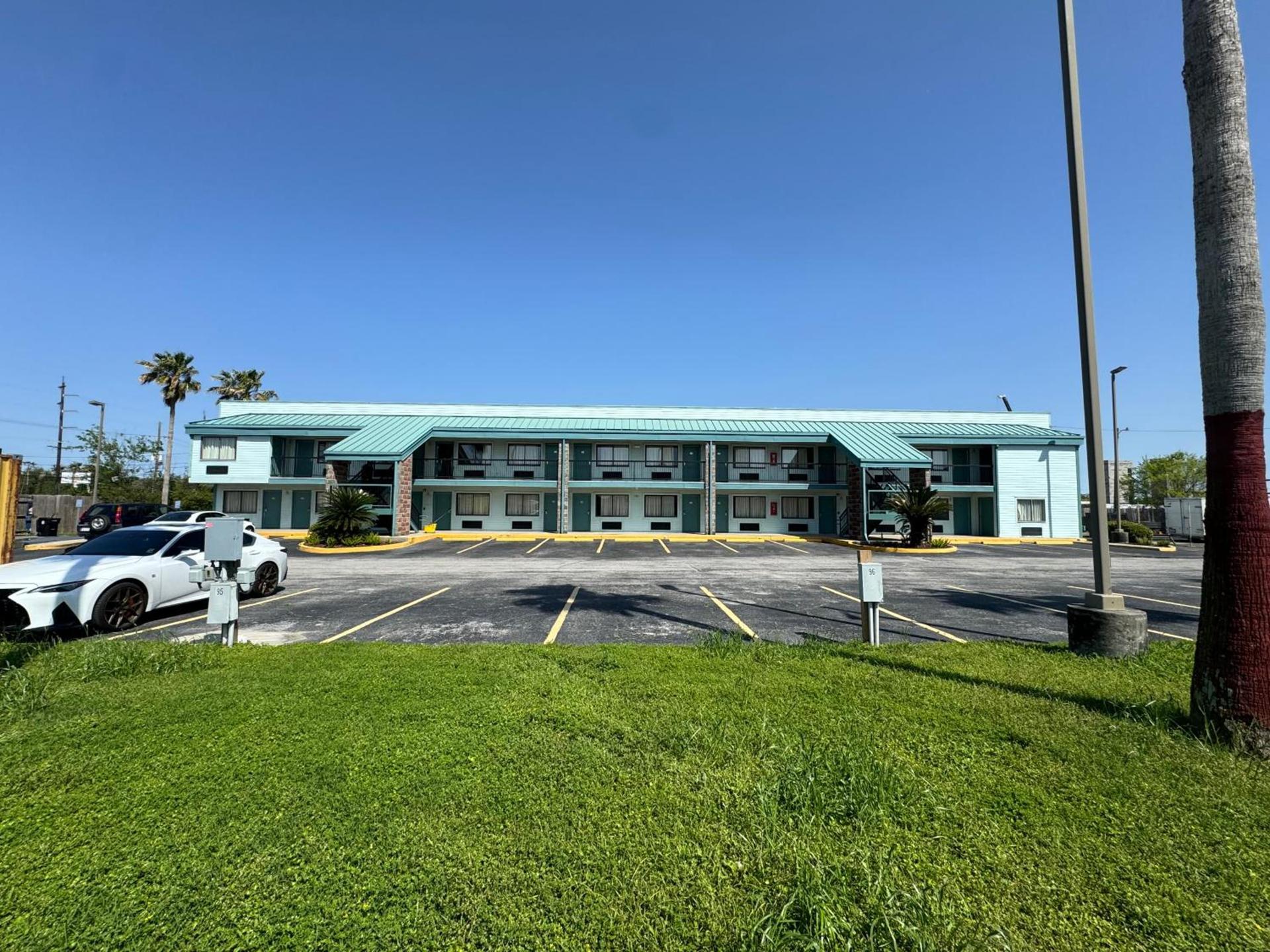 Nola Inn & Suites photo 1