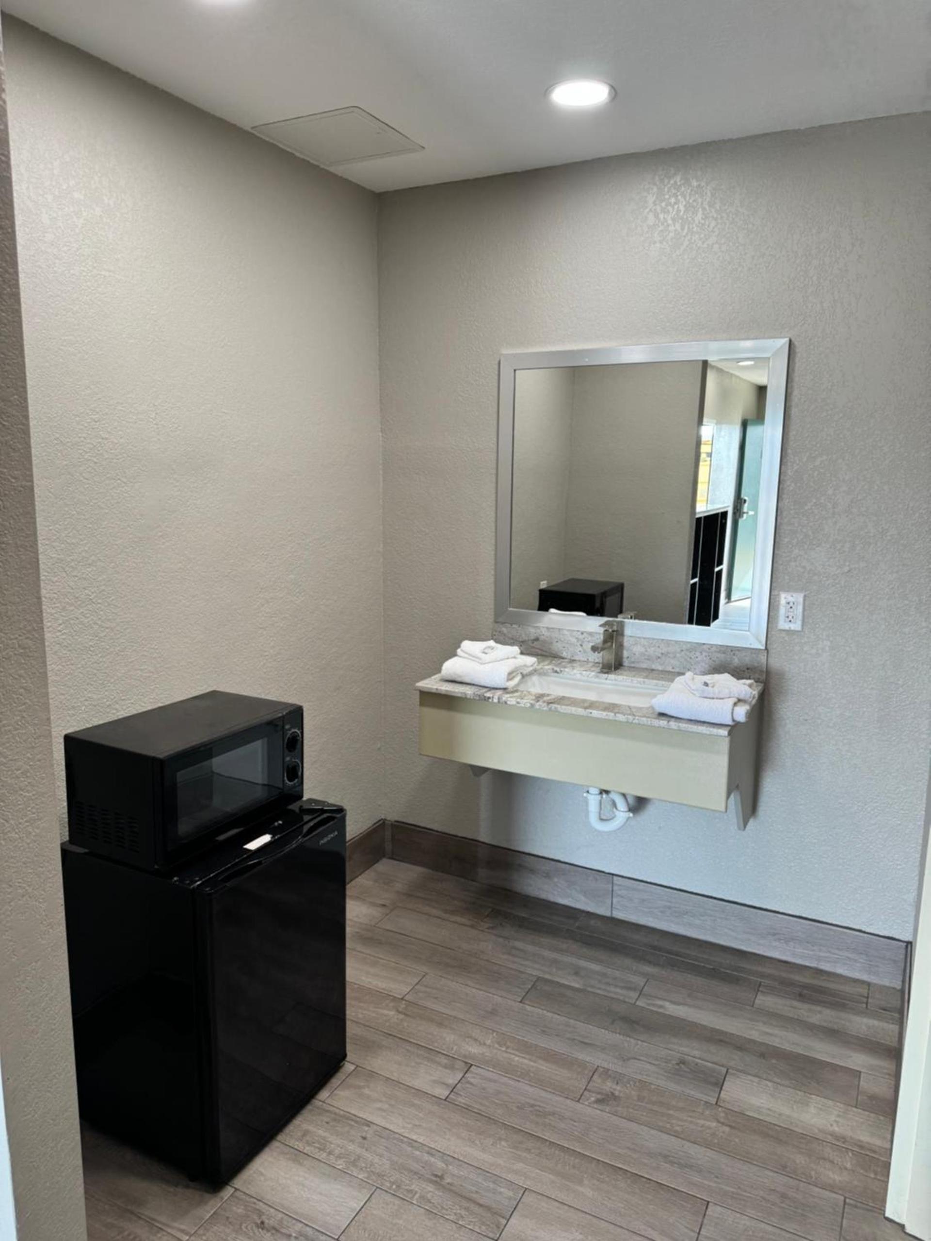 Nola Inn & Suites photo 6