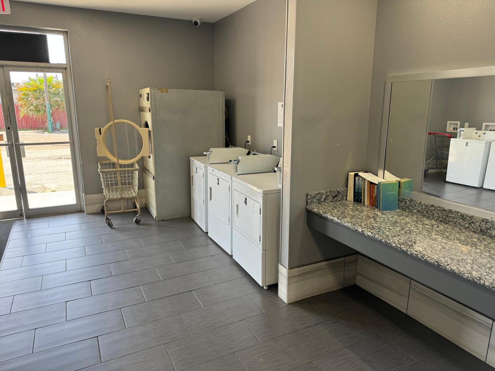 Nola Inn & Suites photo 11