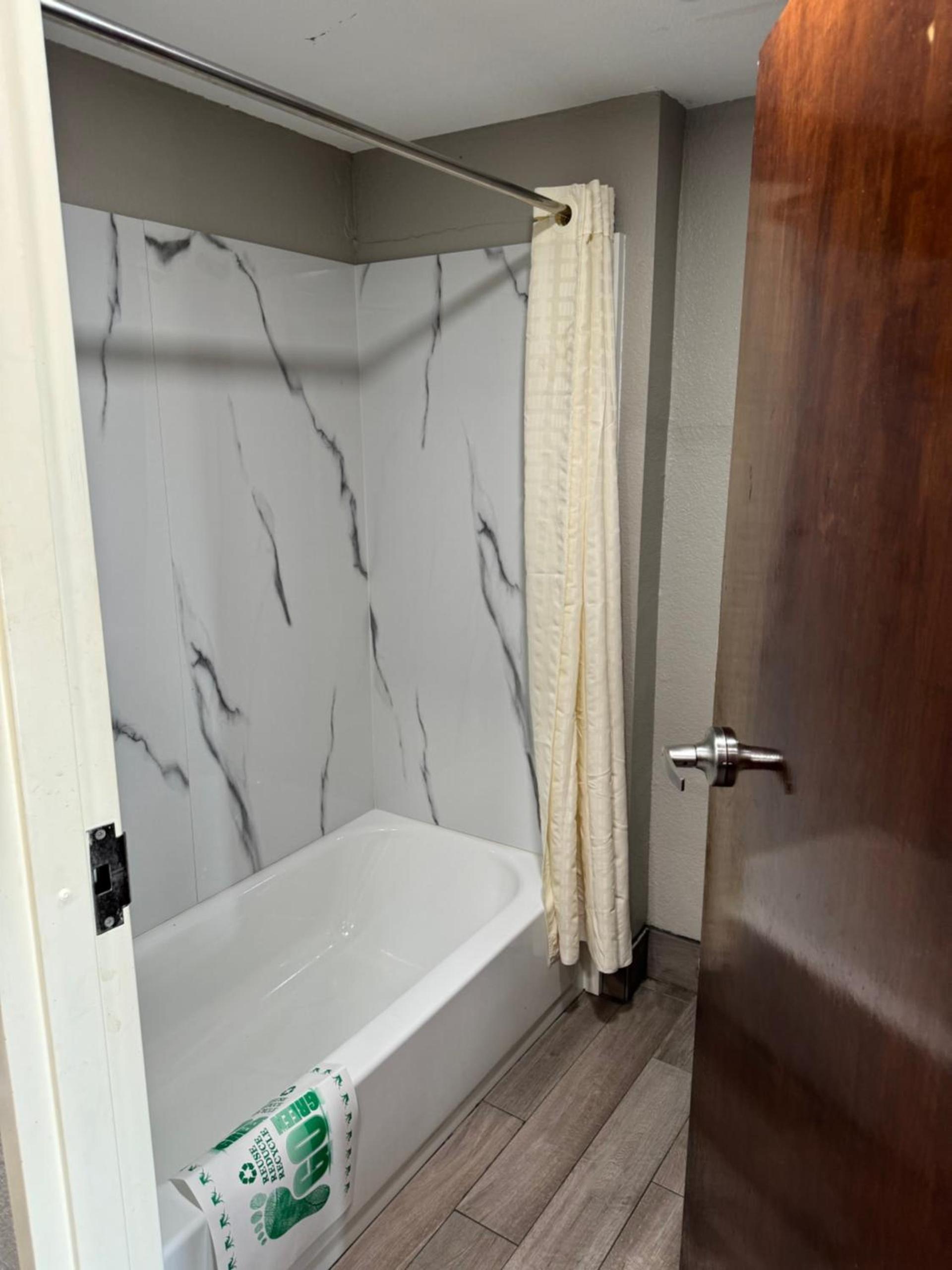 Nola Inn & Suites photo 7