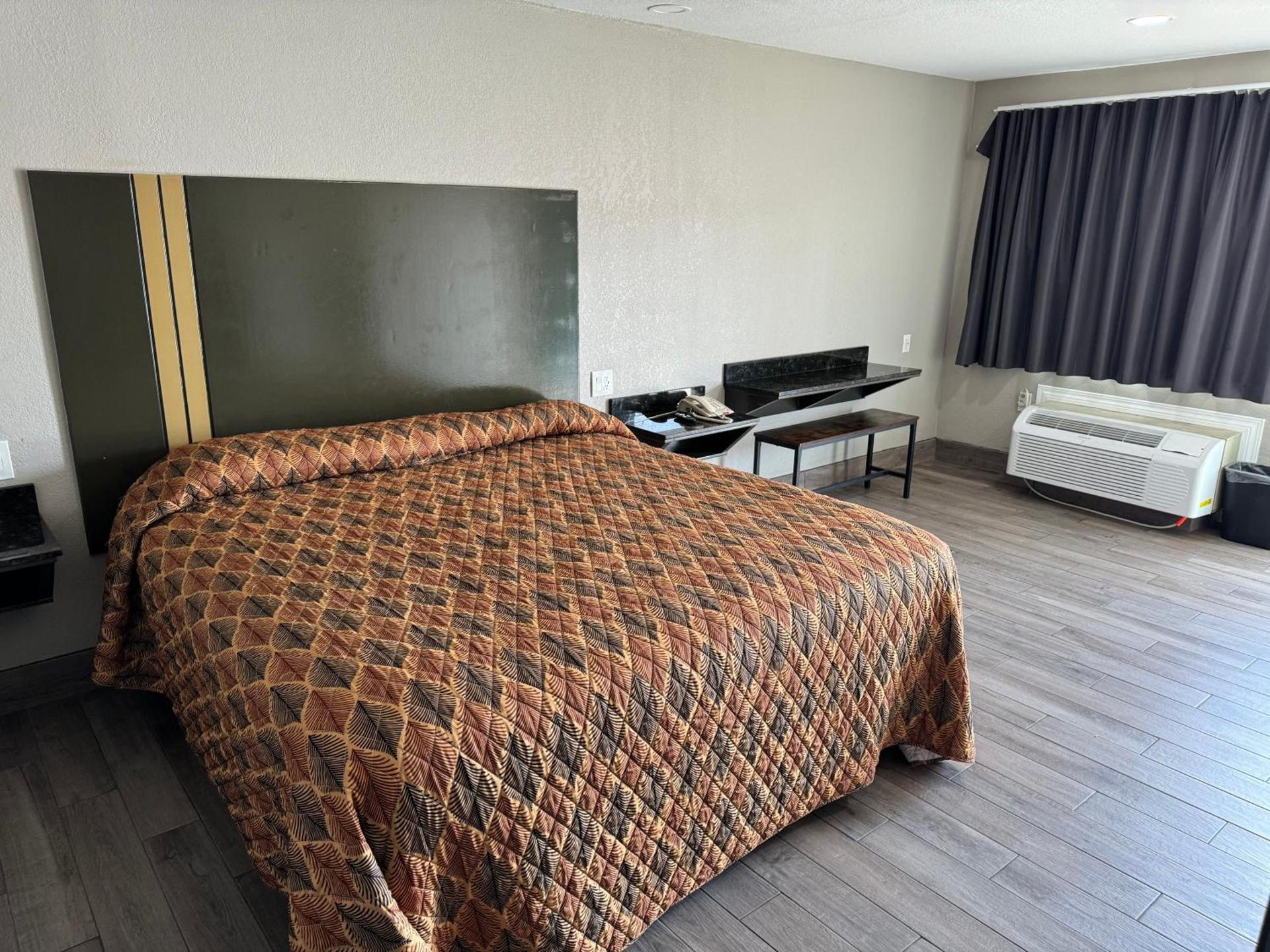 Nola Inn & Suites photo 4