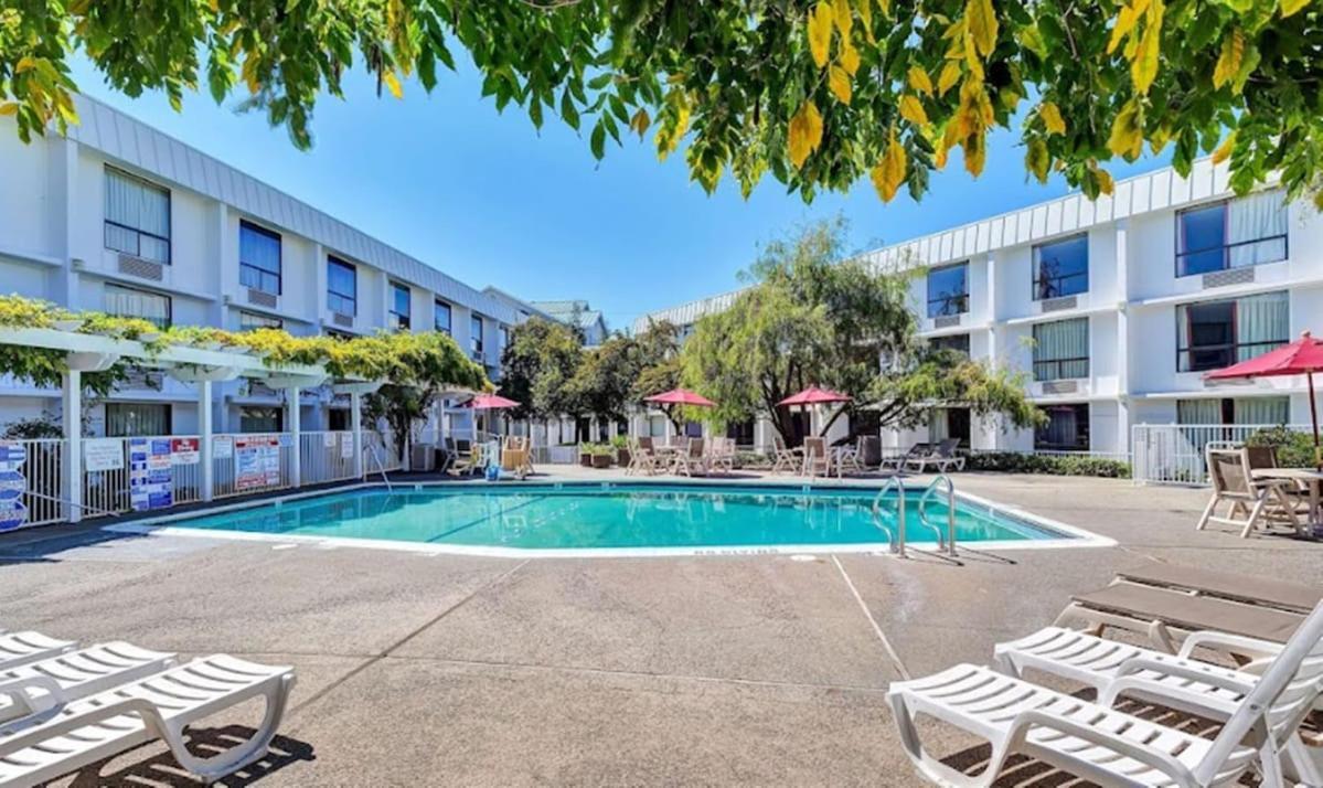 Motel 6-Belmont, CA - San Francisco - Redwood City photo 11