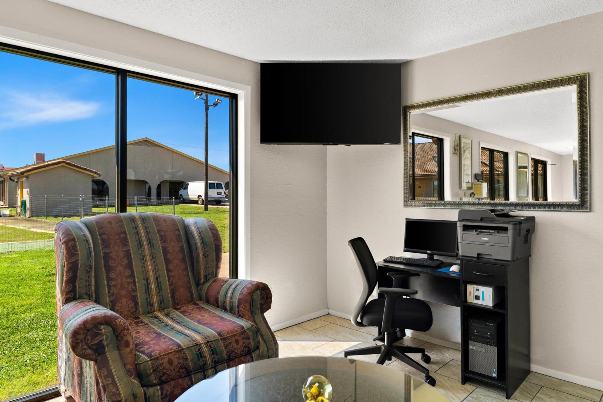 Americas Best Value Inn Bonham photo 20