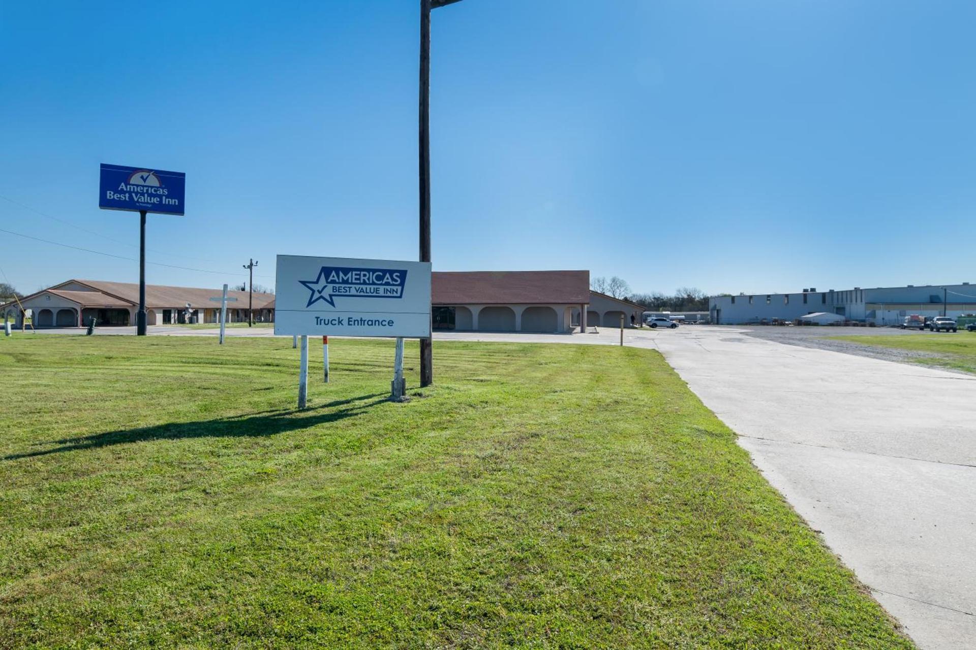 Americas Best Value Inn Bonham photo 18