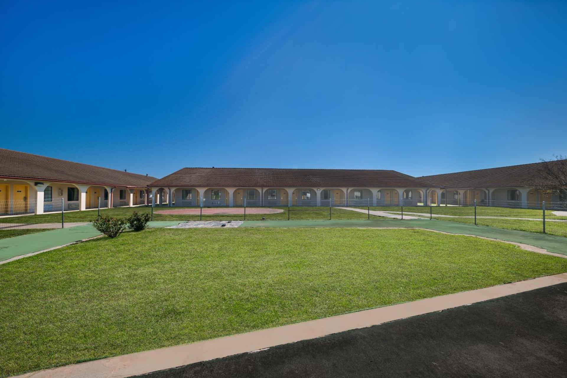 Americas Best Value Inn Bonham photo 23