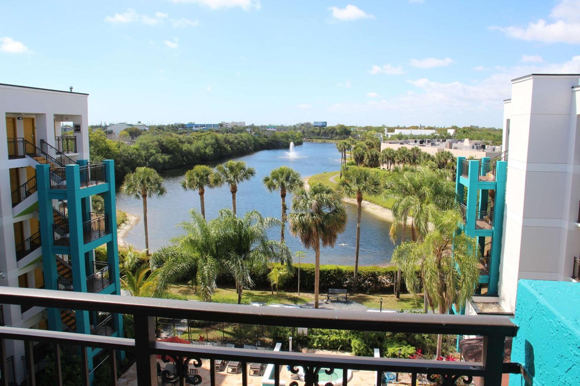 Best Western Plus Deerfield Beach Hotel & Suites photo 2