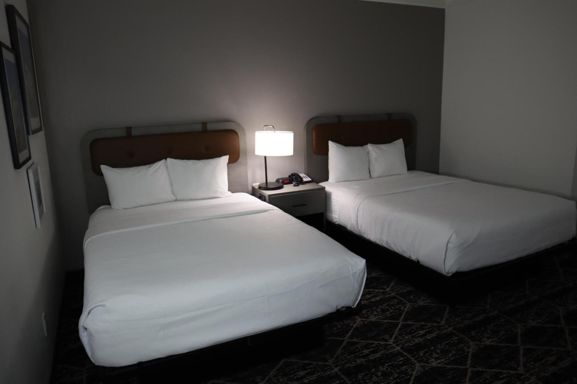 La Quinta Inn & Suites by Wyndham Houston Bush IAH South photo 30