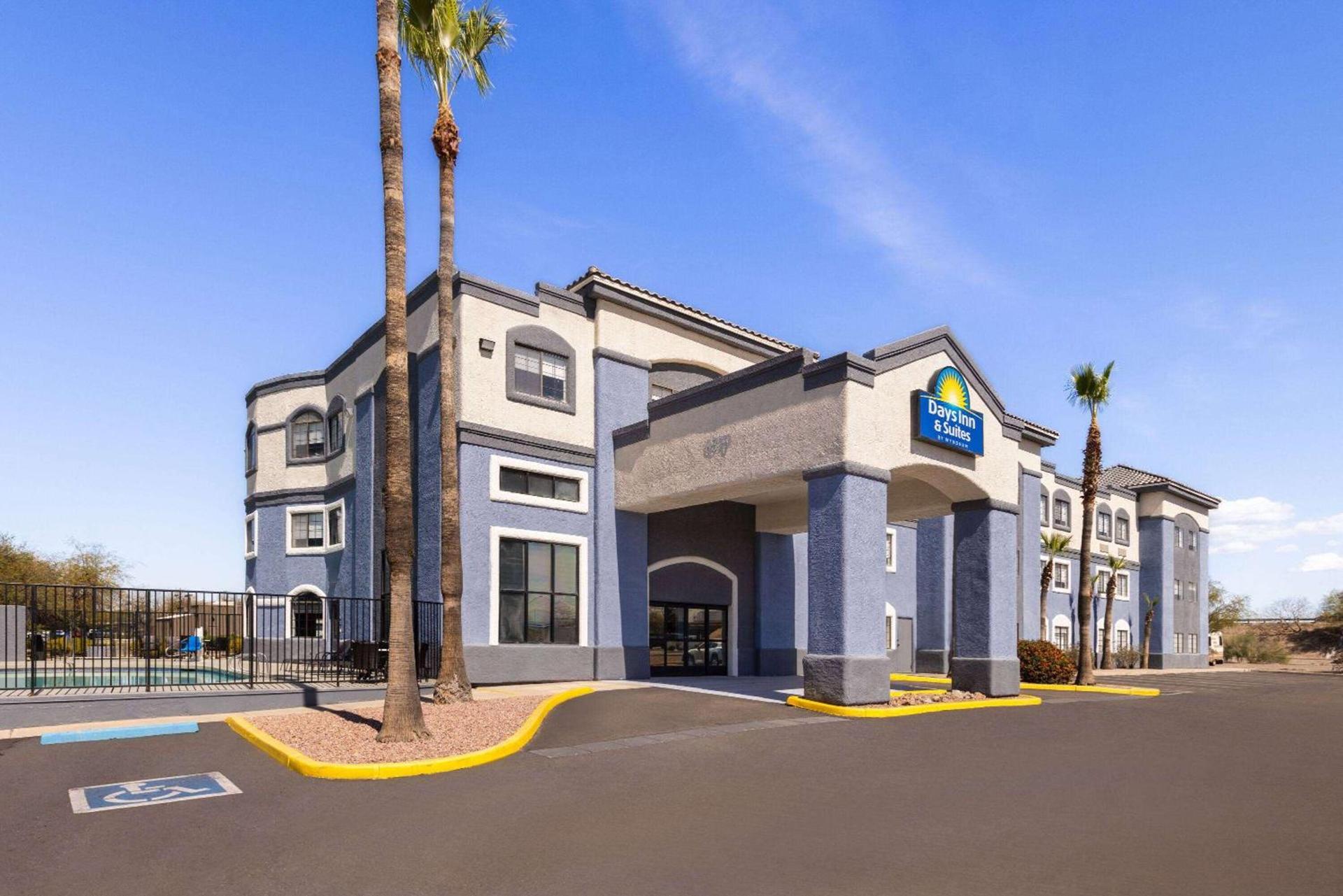 Days Inn & Suites by Wyndham Tucson/Marana photo 2