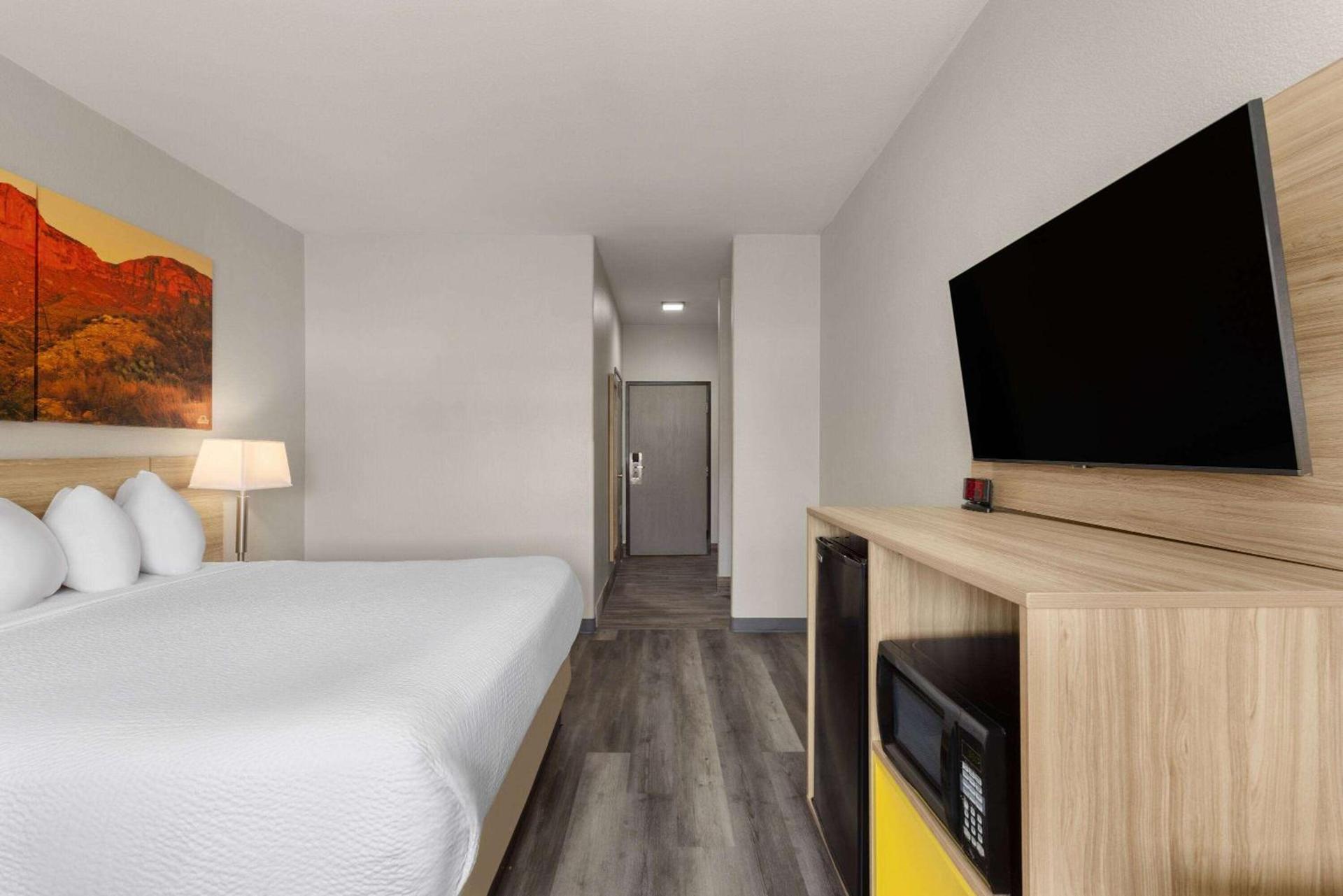 Days Inn & Suites by Wyndham Tucson/Marana photo 21