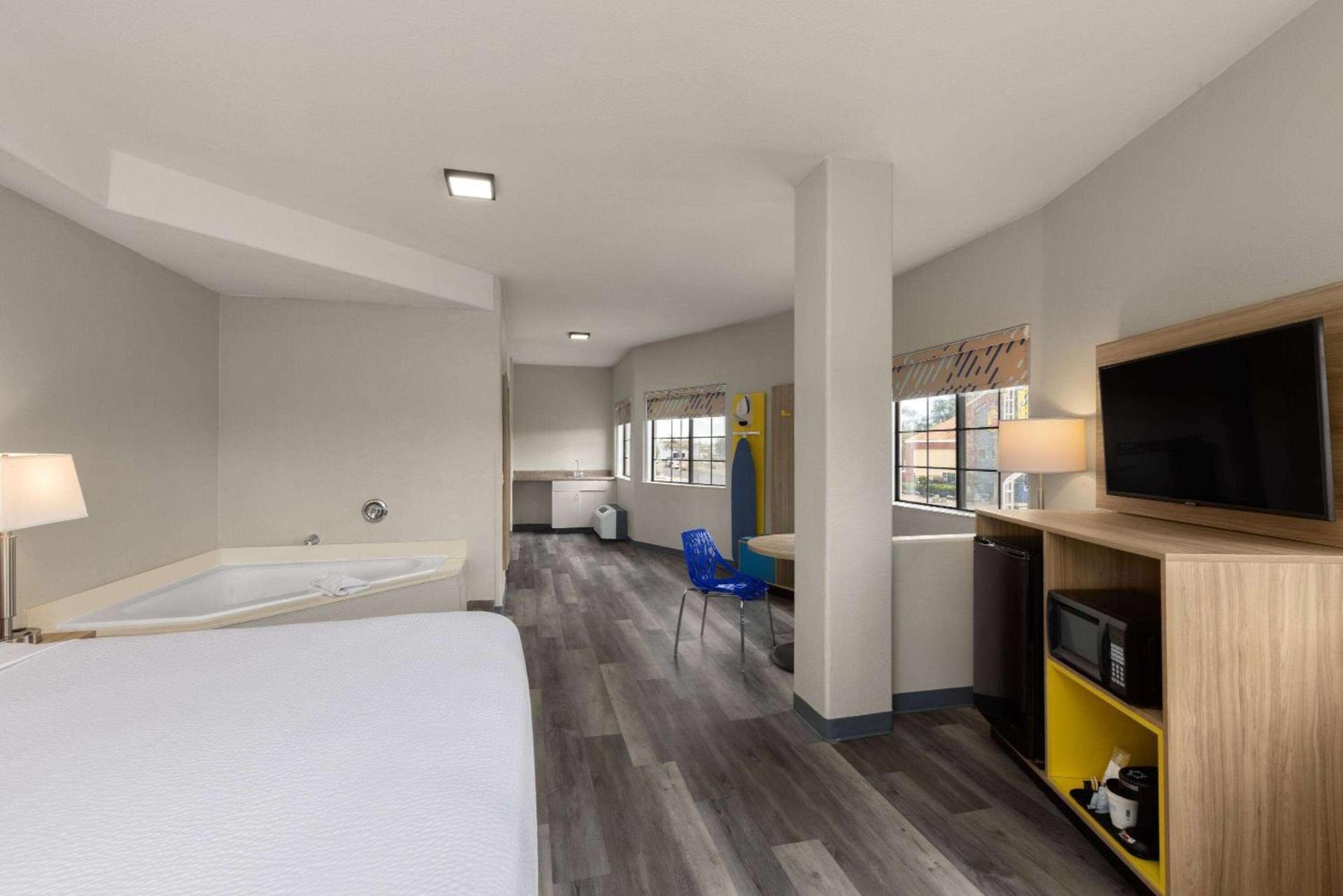 Days Inn & Suites by Wyndham Tucson/Marana photo 41