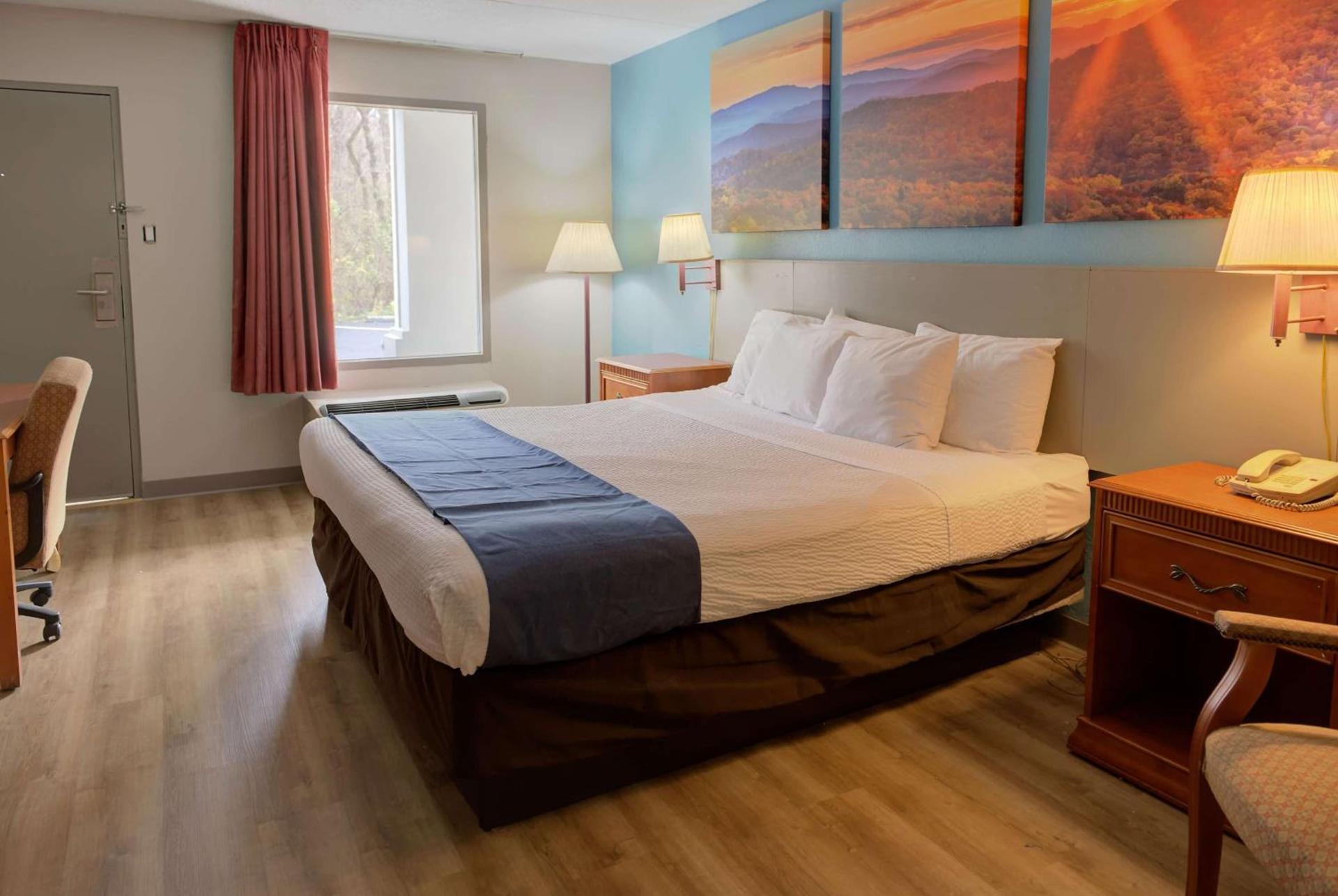 Days Inn by Wyndham Harriman photo 12