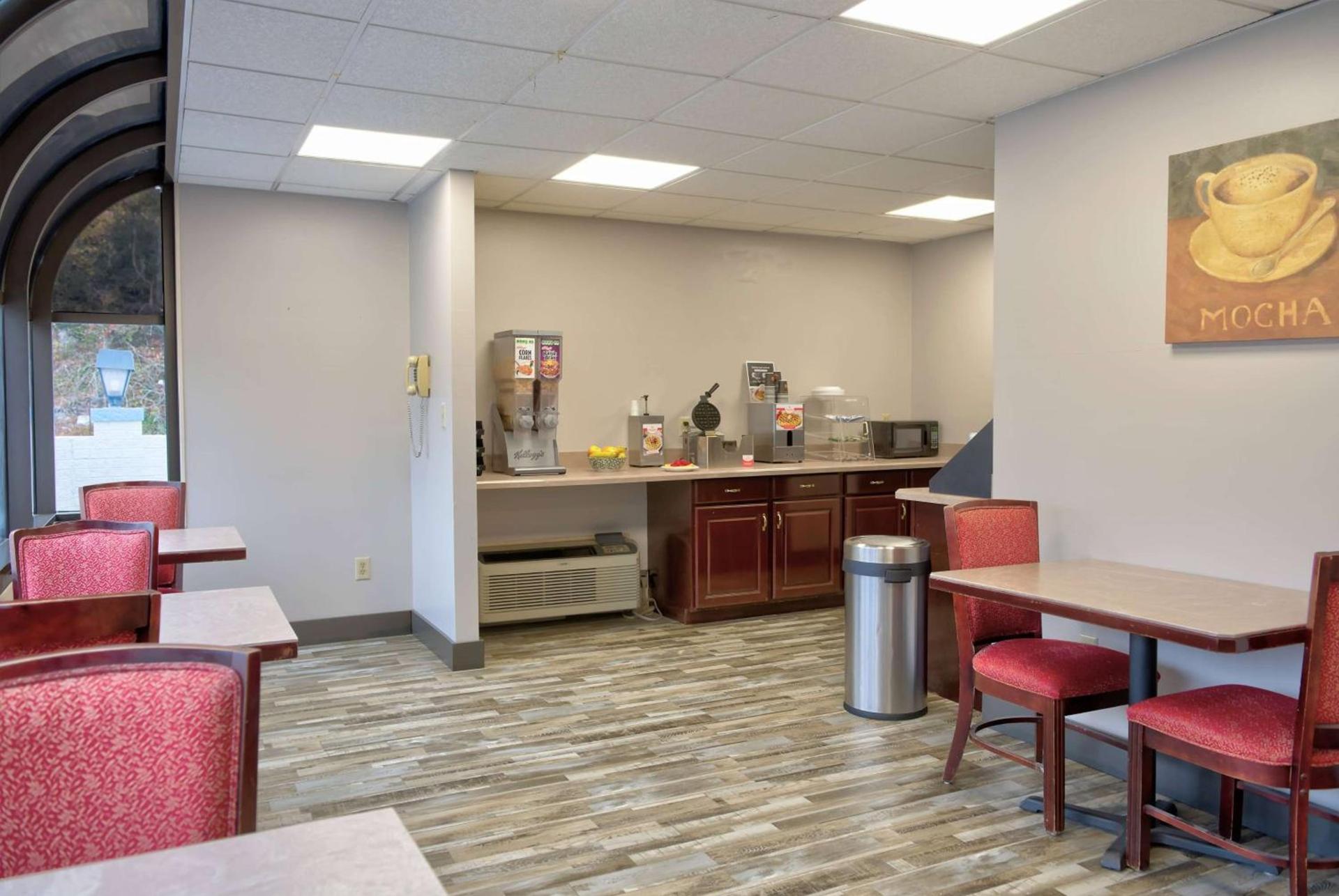 Days Inn by Wyndham Harriman photo 16