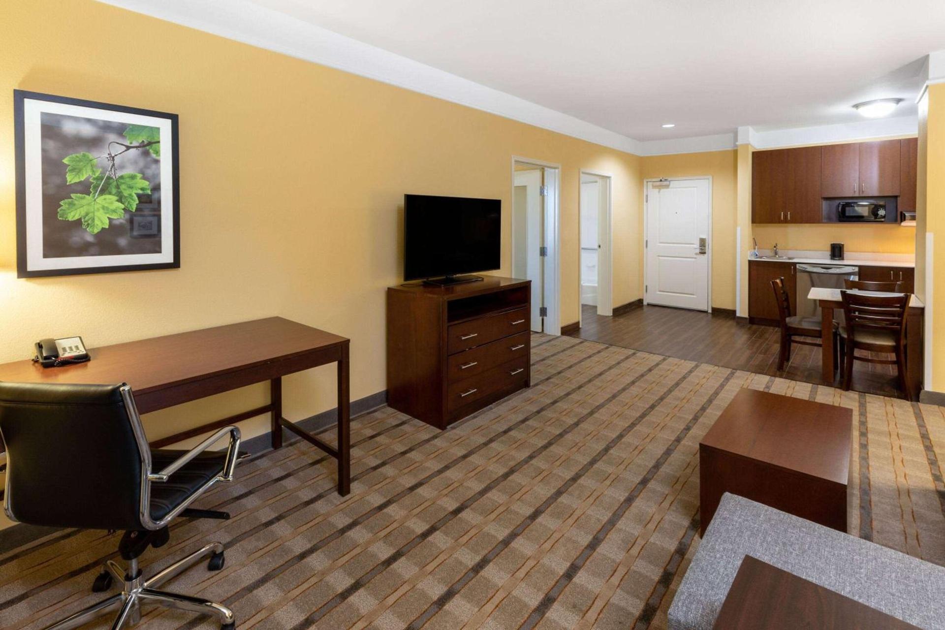 La Quinta by Wyndham Houston NW Beltway8/WestRD photo 18