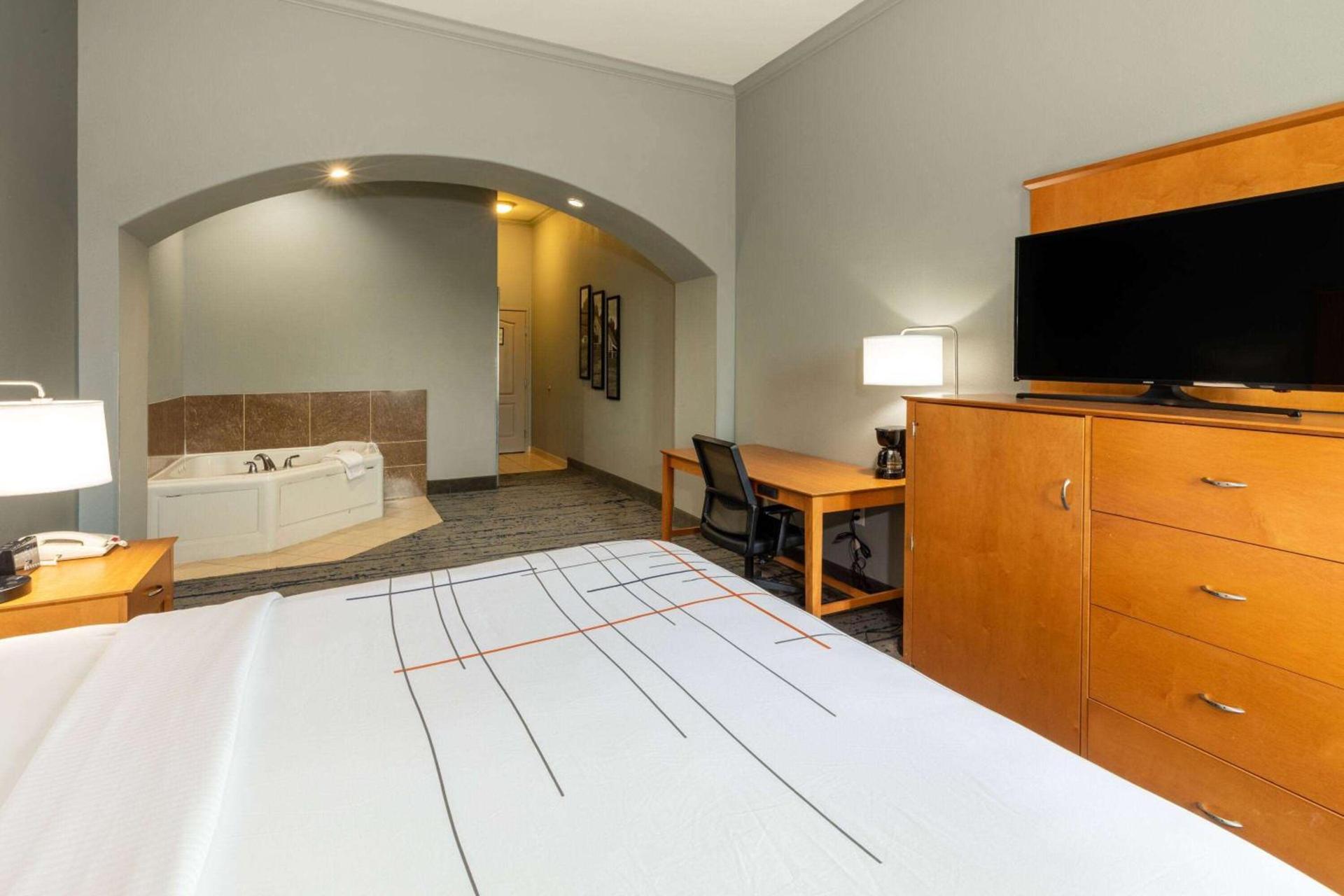 La Quinta by Wyndham Bridgeport photo 14