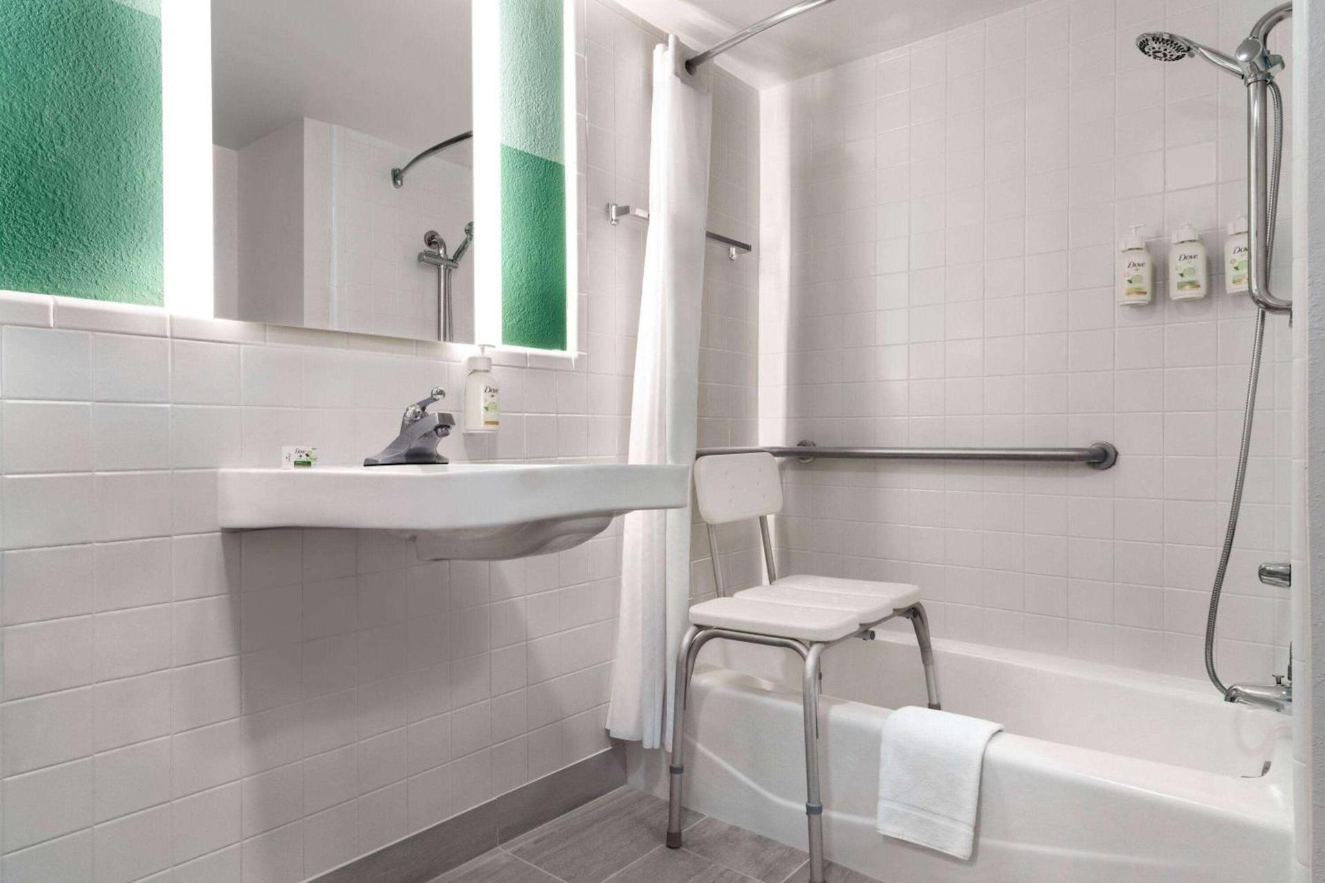 Wingate by Wyndham Williamsburg photo 3