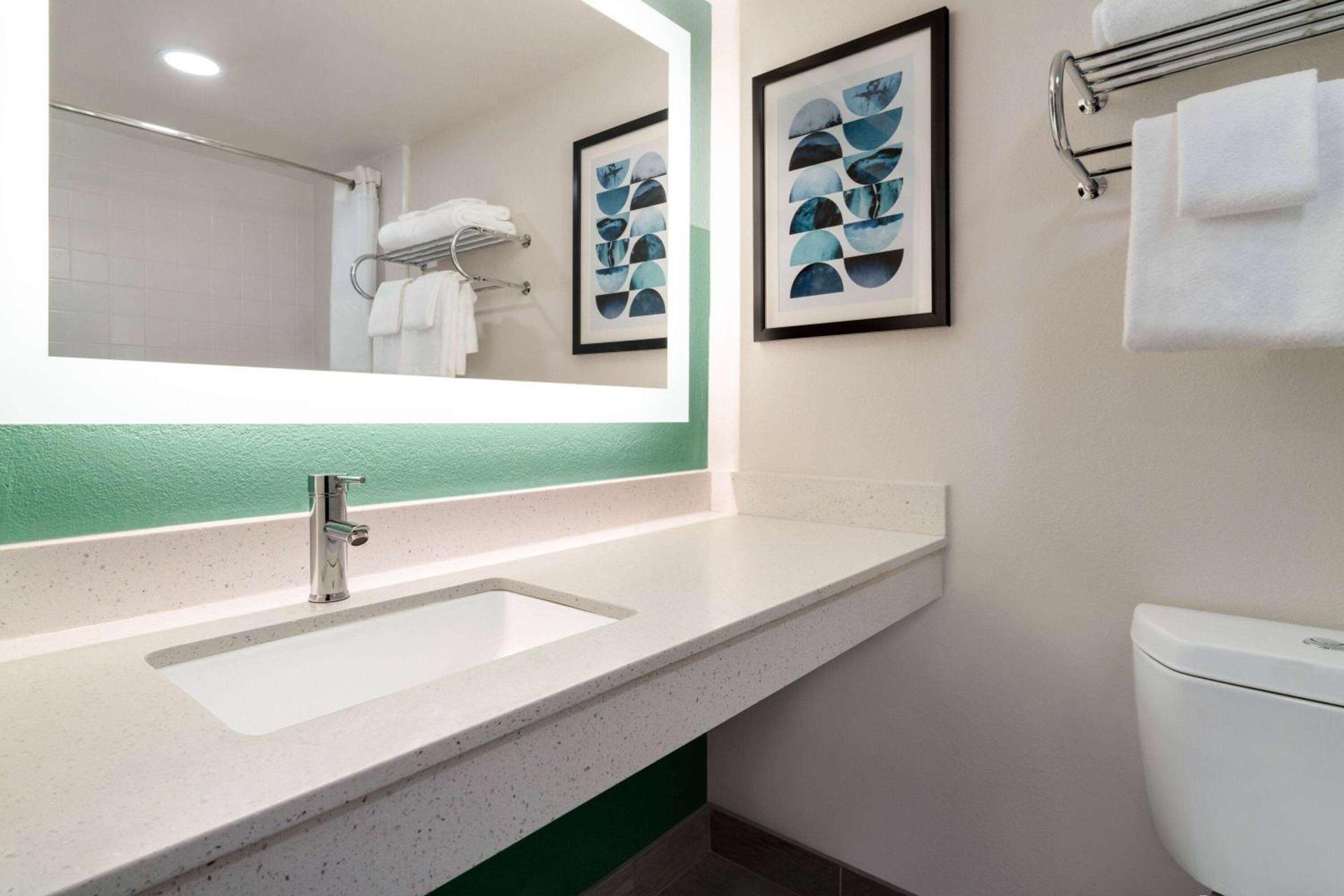 Wingate by Wyndham Williamsburg photo 9