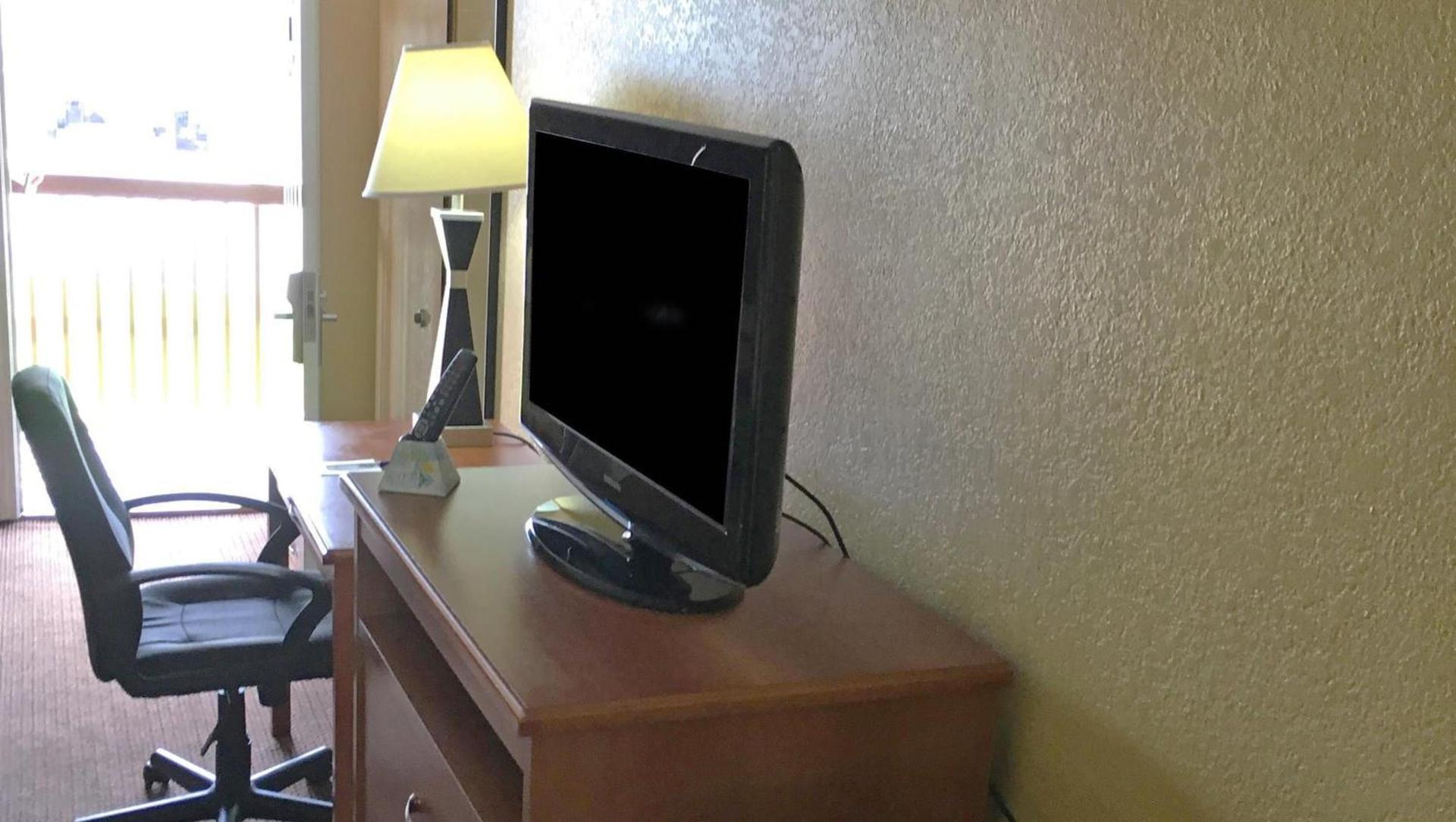 Xecutive Inn and Suites photo 29
