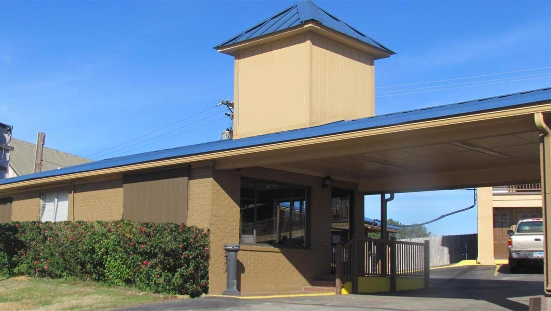 Xecutive Inn and Suites photo 39