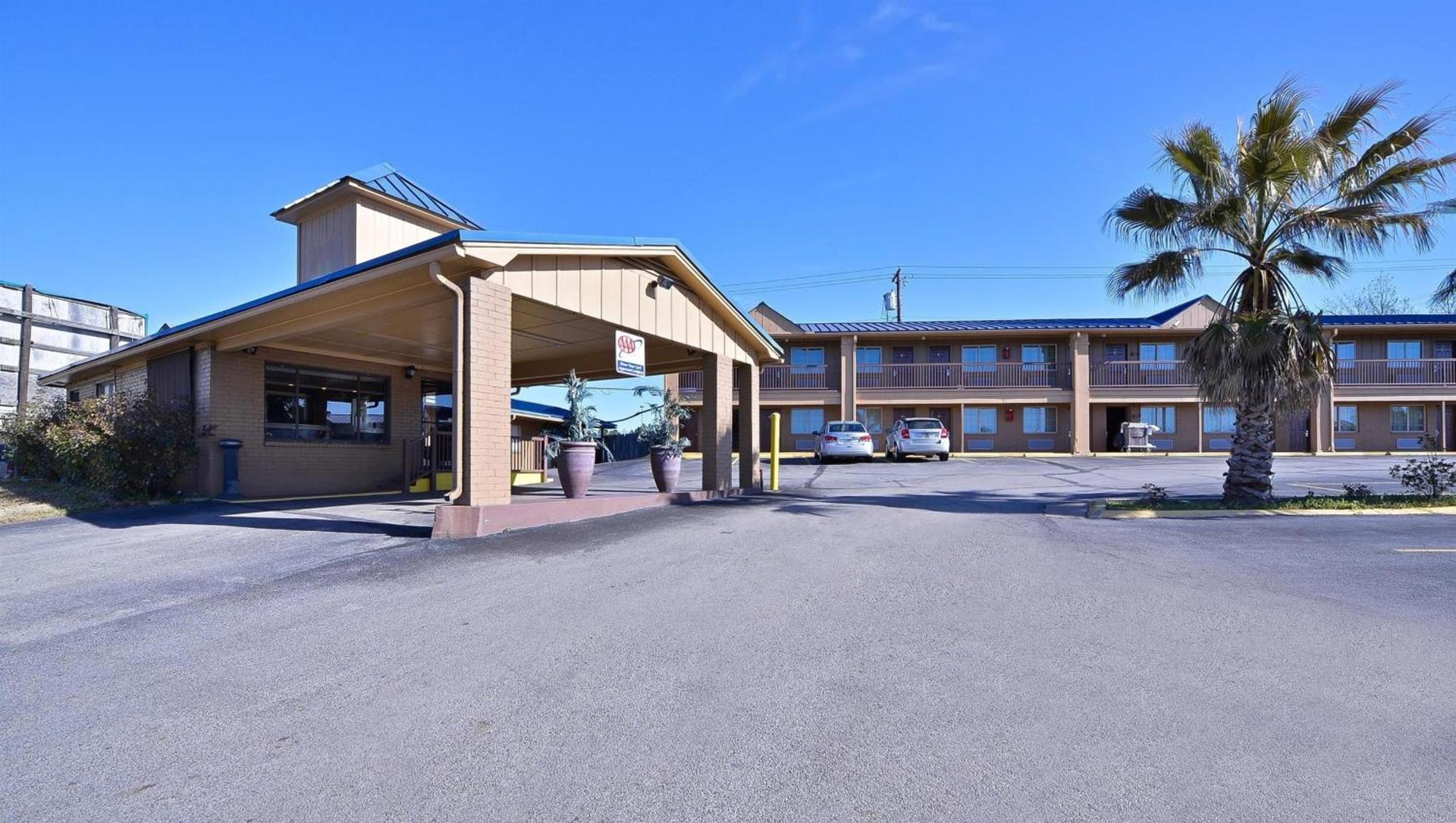 Xecutive Inn and Suites photo 22