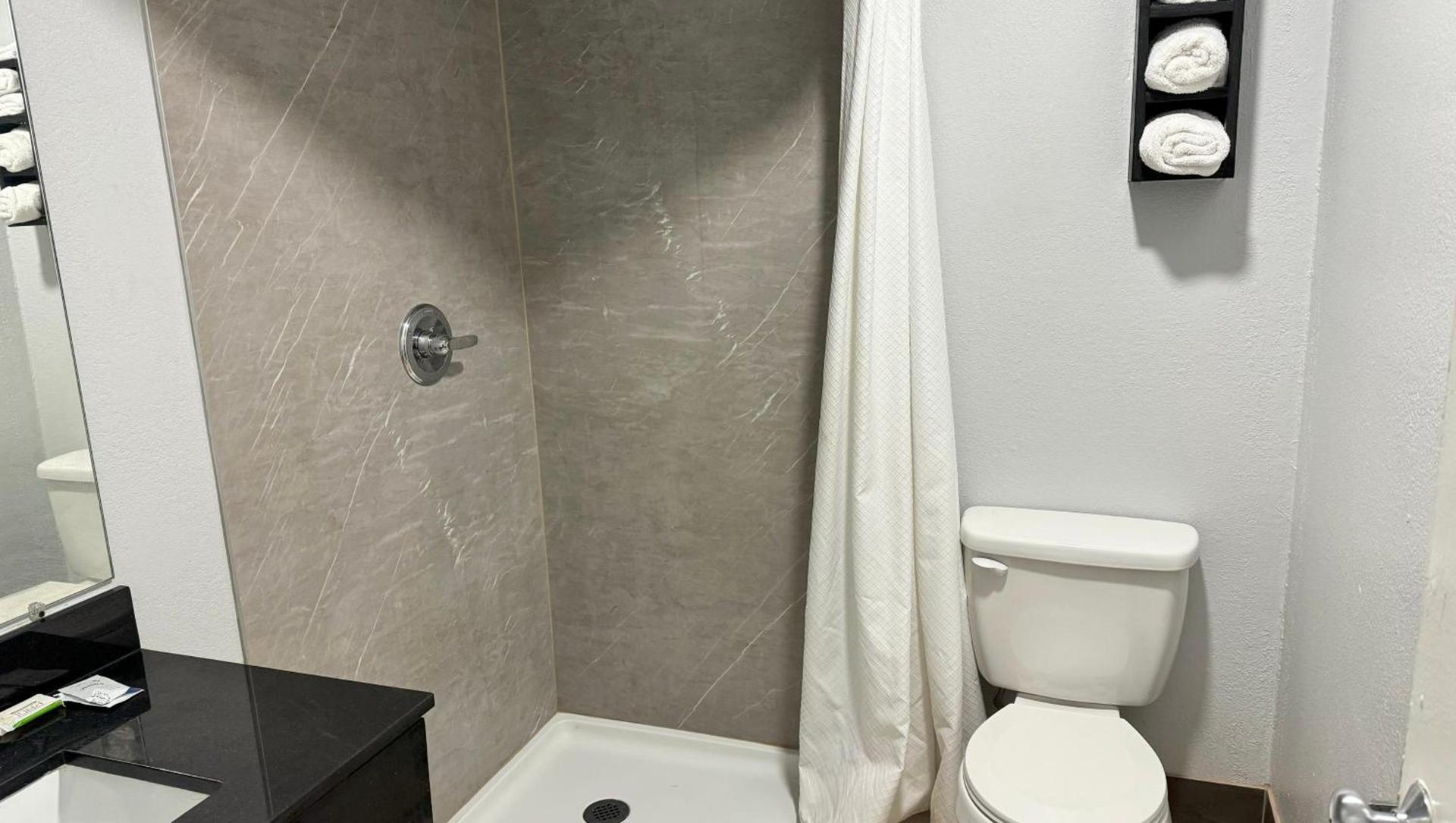Xpress Inn & Extended Stays photo 98