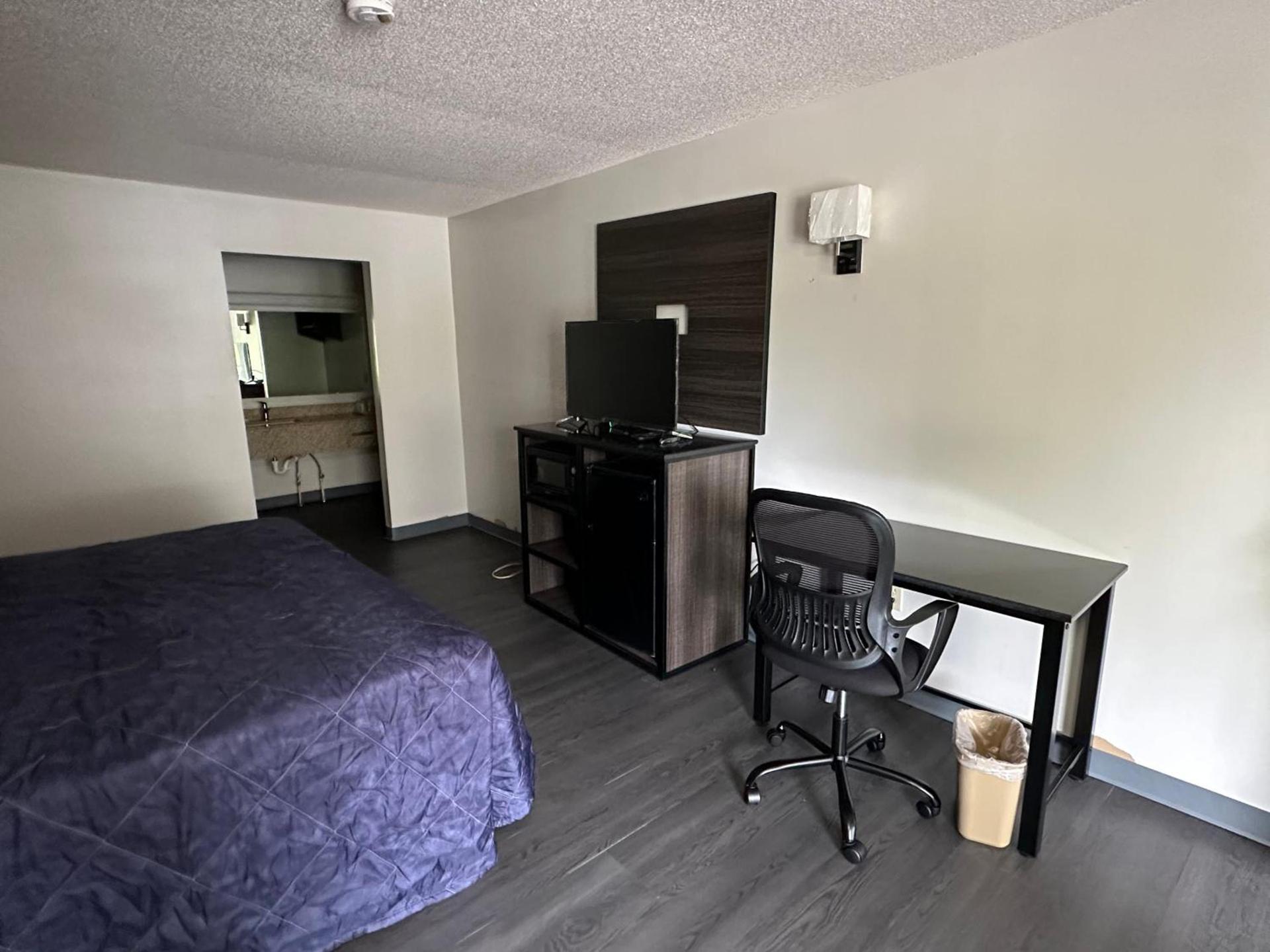 ECONOMY INN photo 2