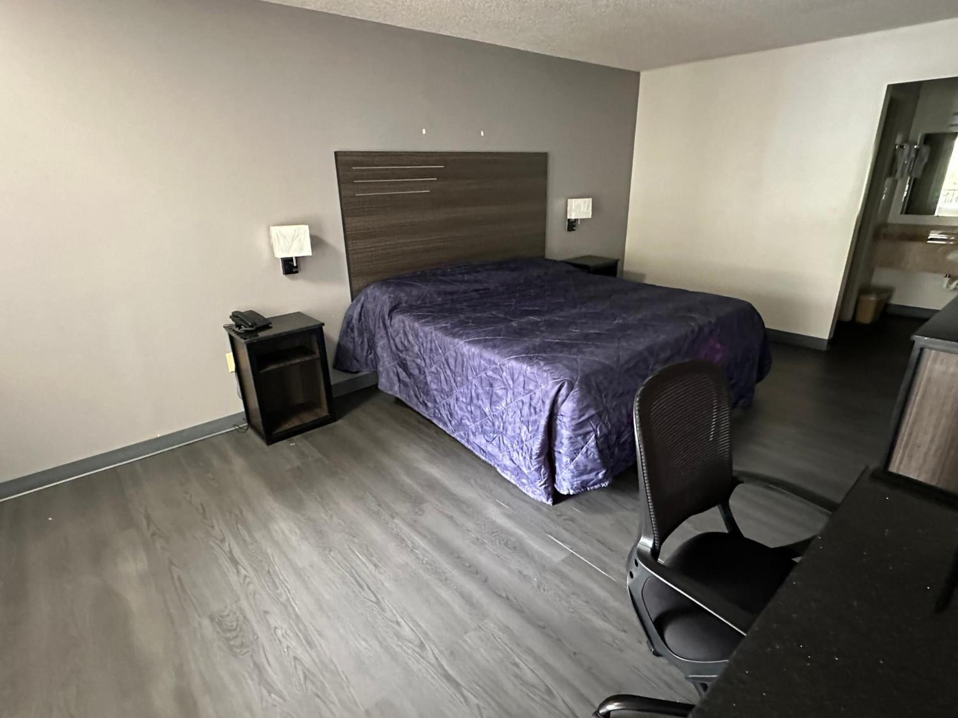 ECONOMY INN photo 3