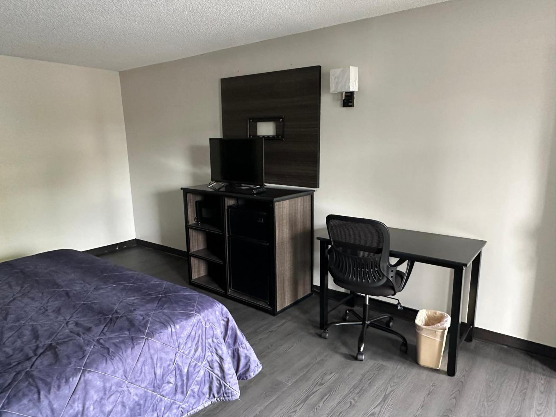 ECONOMY INN photo 5