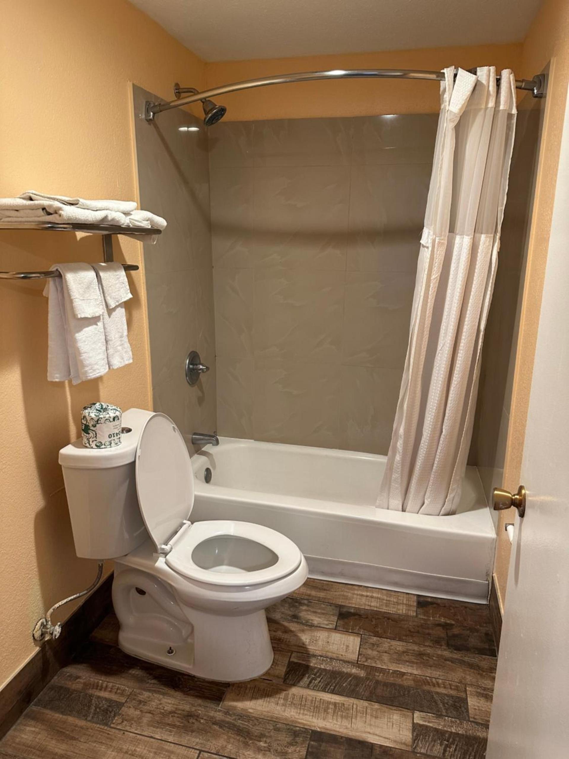 Stay Inn by OYO Near I 80 Lincoln West photo 13
