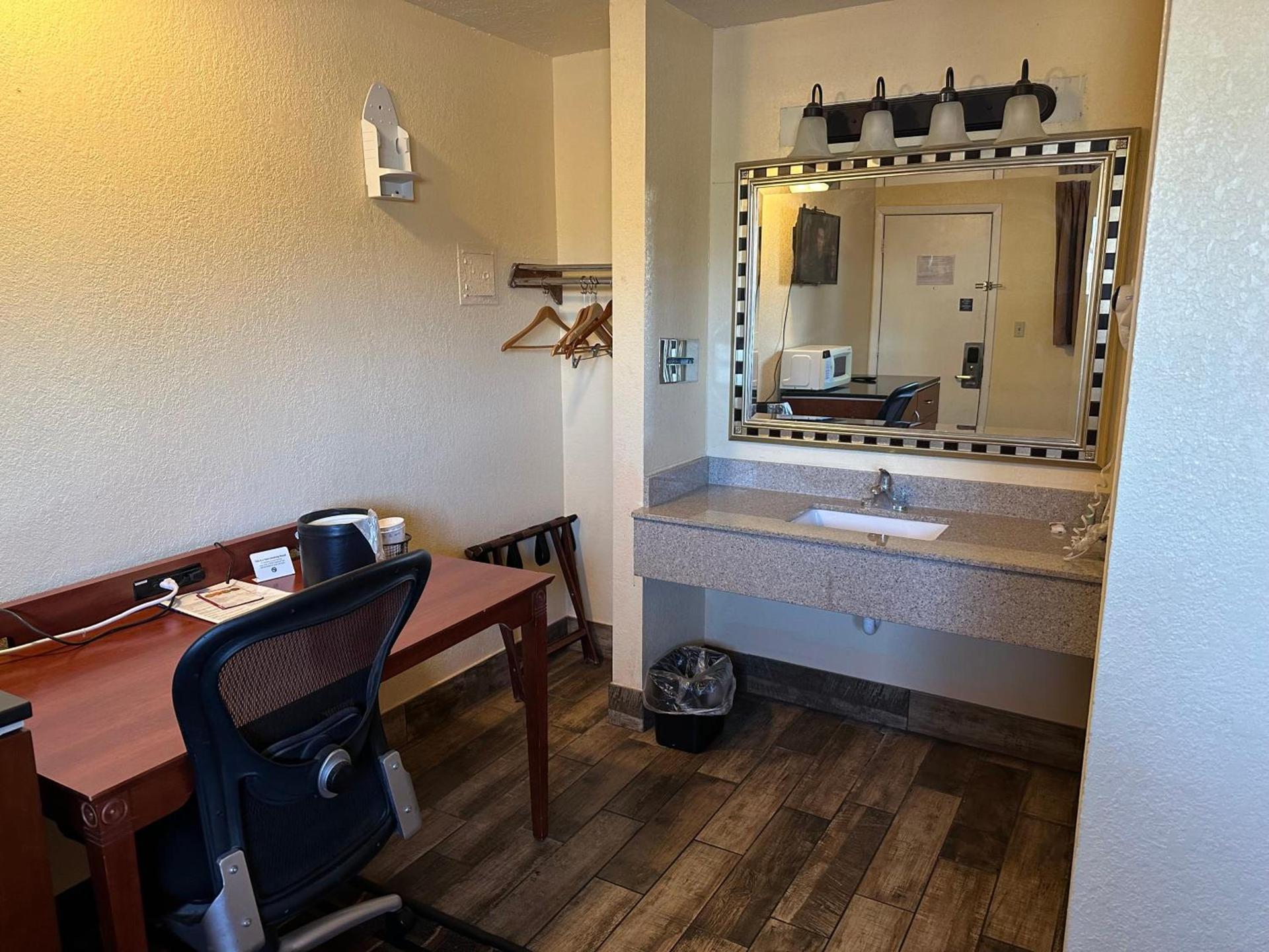 Stay Inn by OYO Near I 80 Lincoln West photo 14