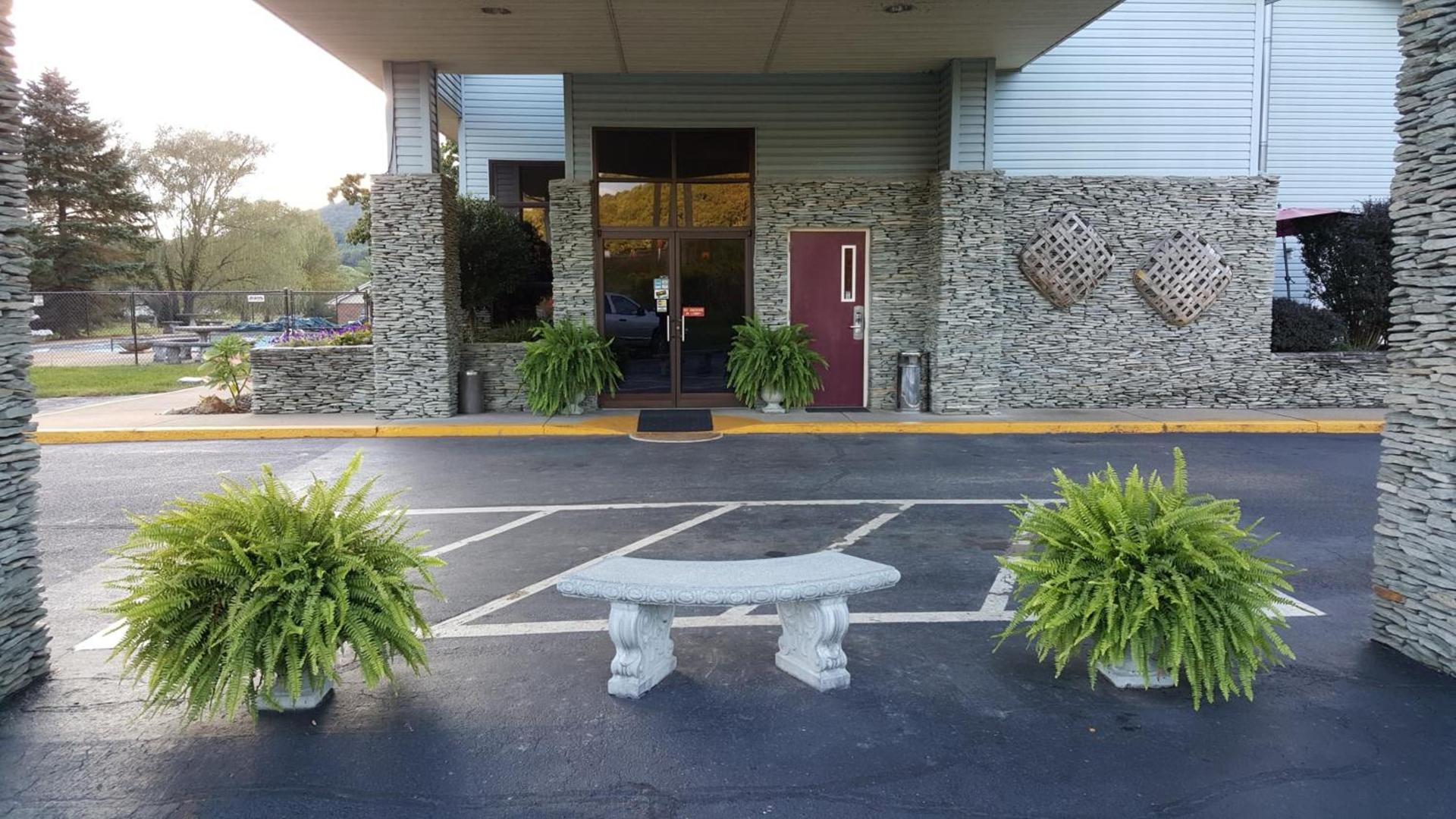 Americourt Hotel - Mountain City photo 2