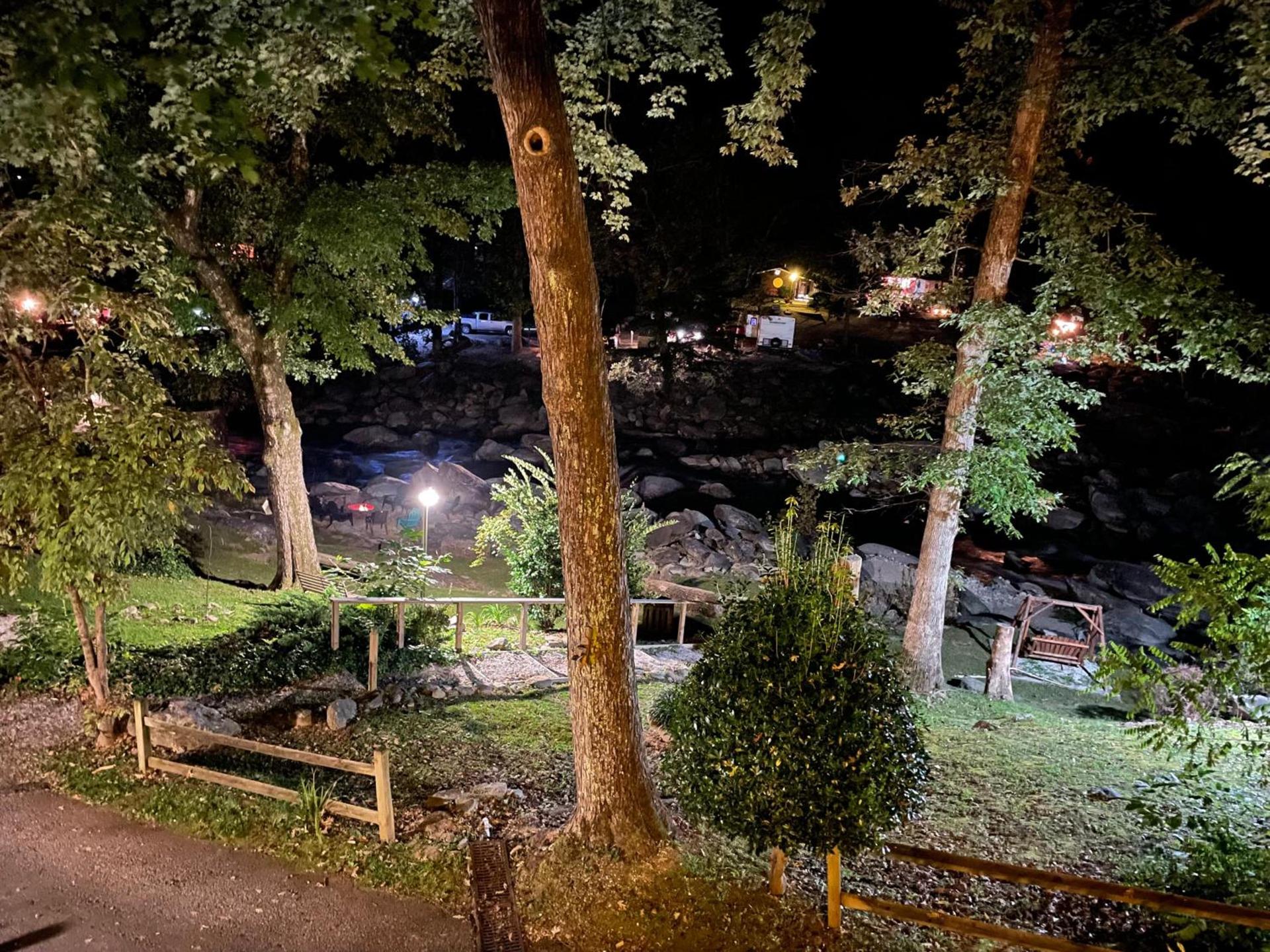 The Evening Shade River Lodge and Cabins photo 64