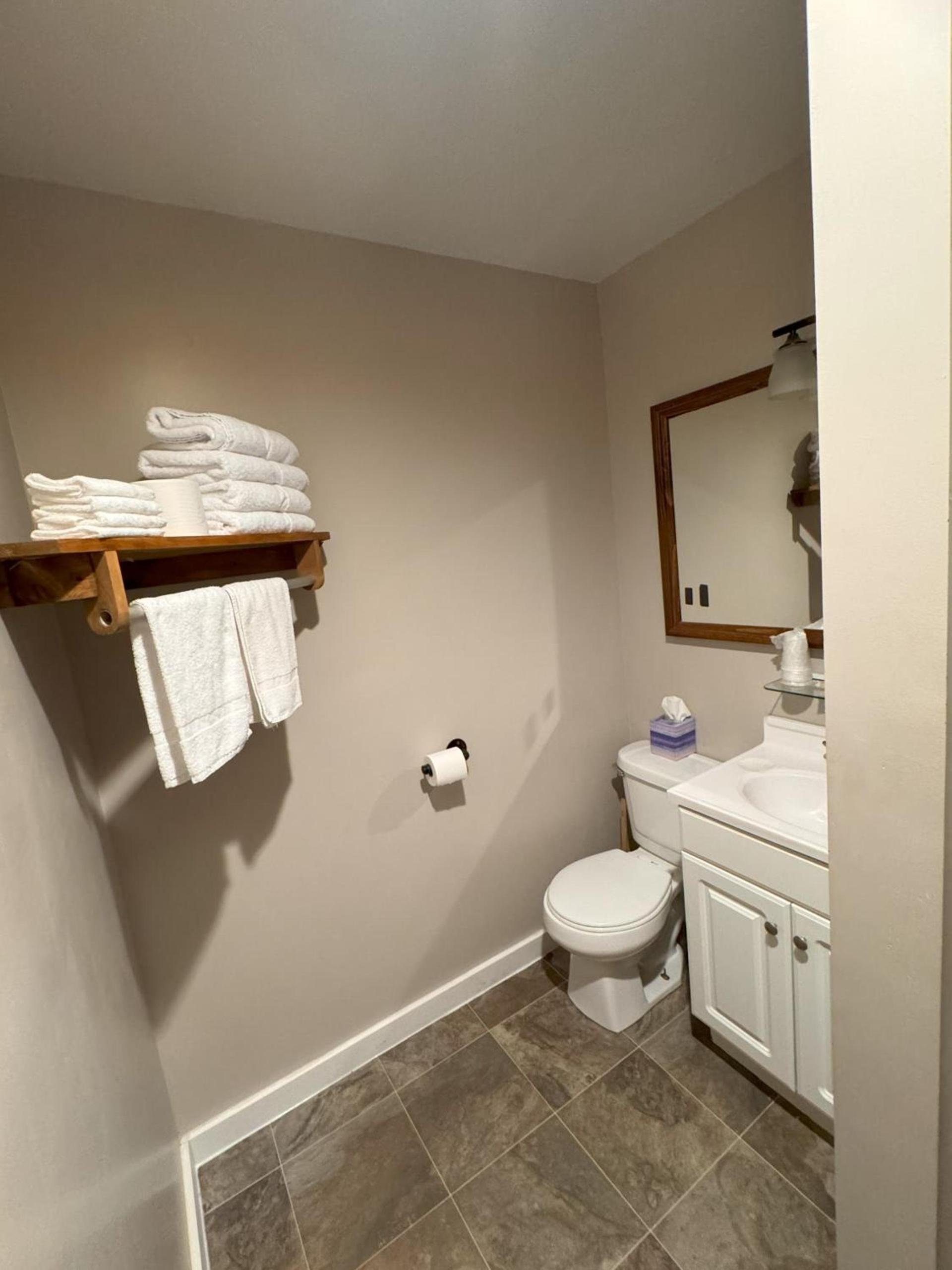 Lake Ontario Motel & Inn photo 30