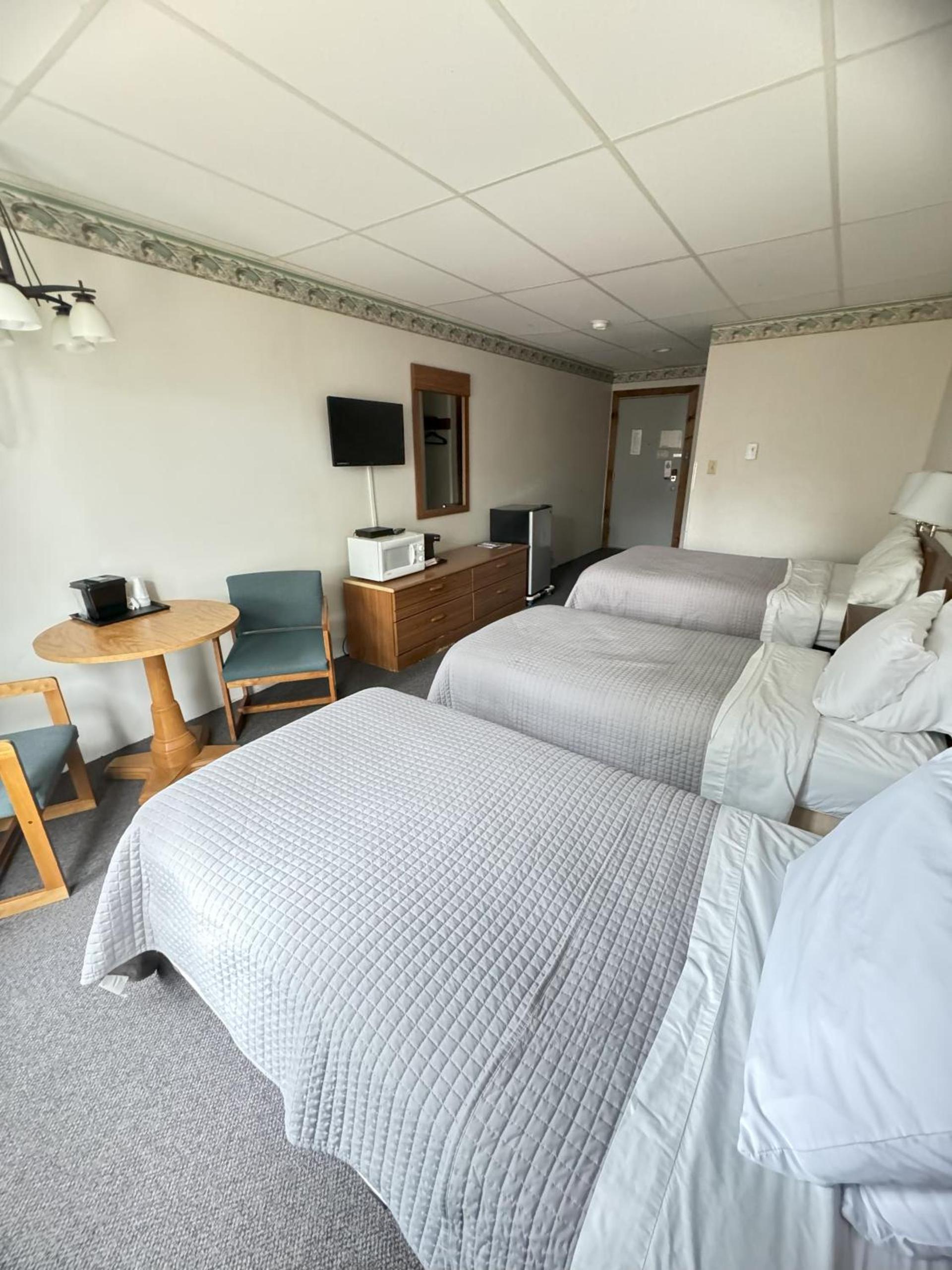 Lake Ontario Motel & Inn photo 31