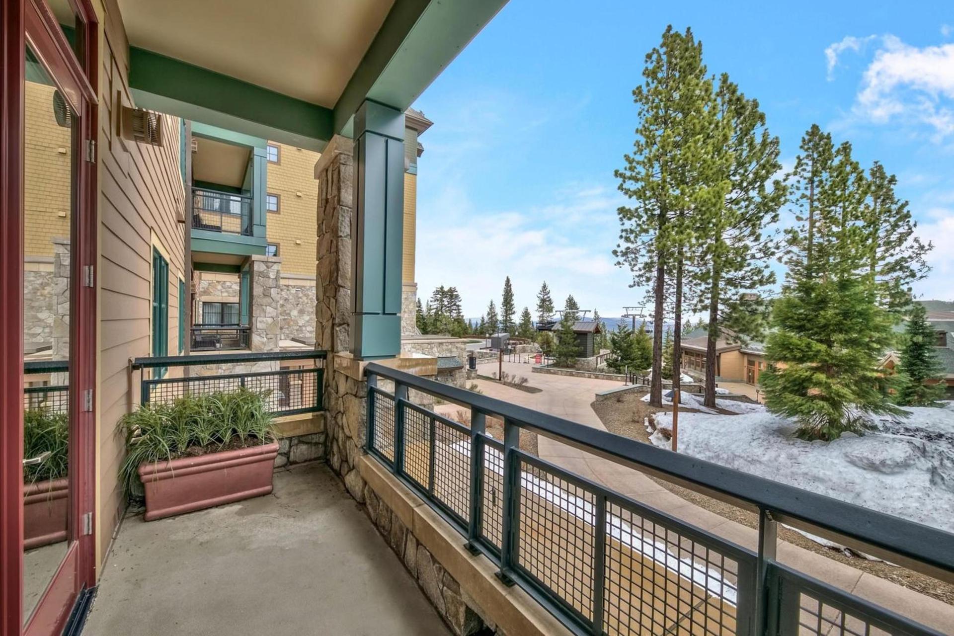 Constellation Residences photo 85
