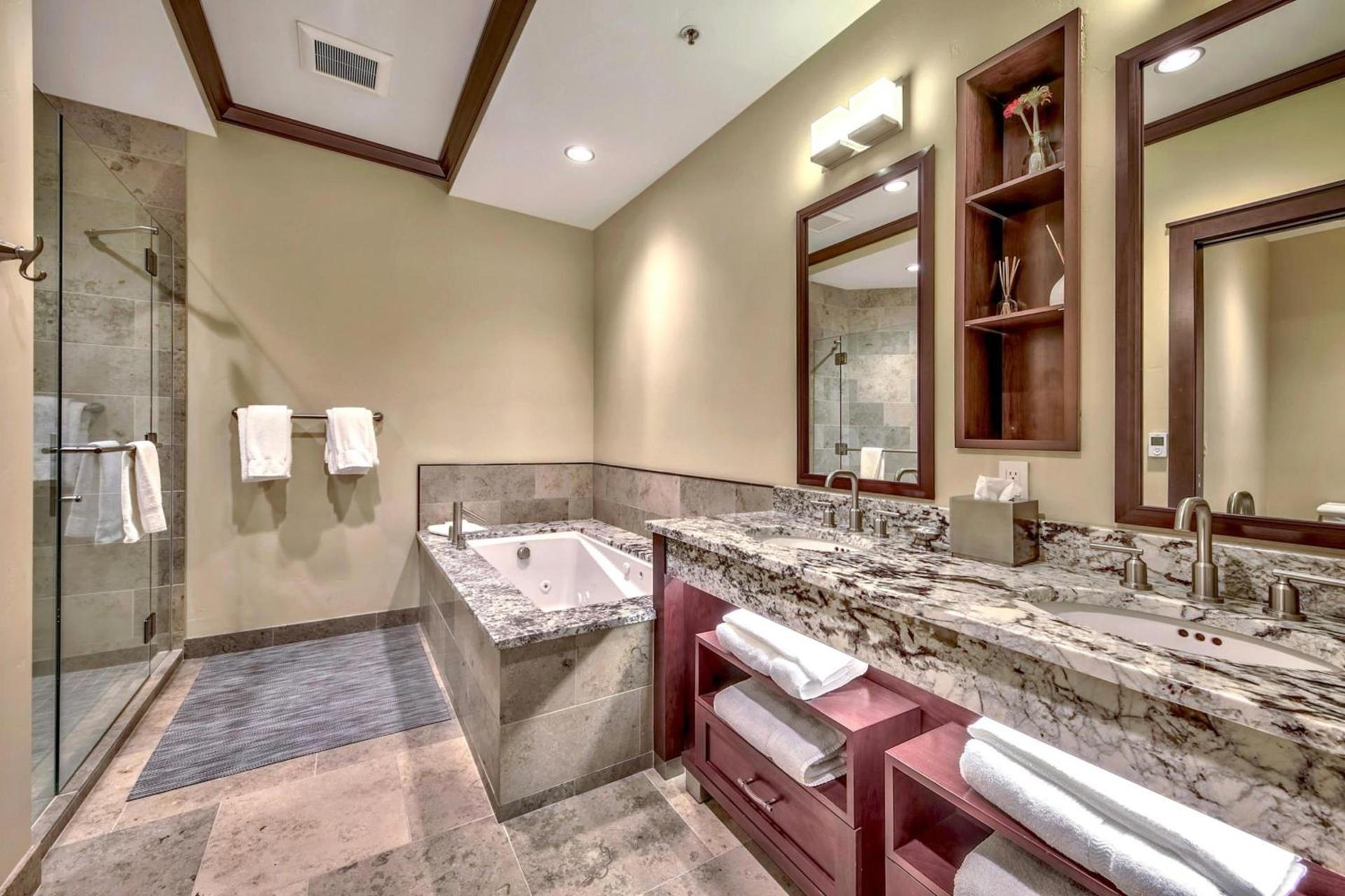 Constellation Residences photo 80
