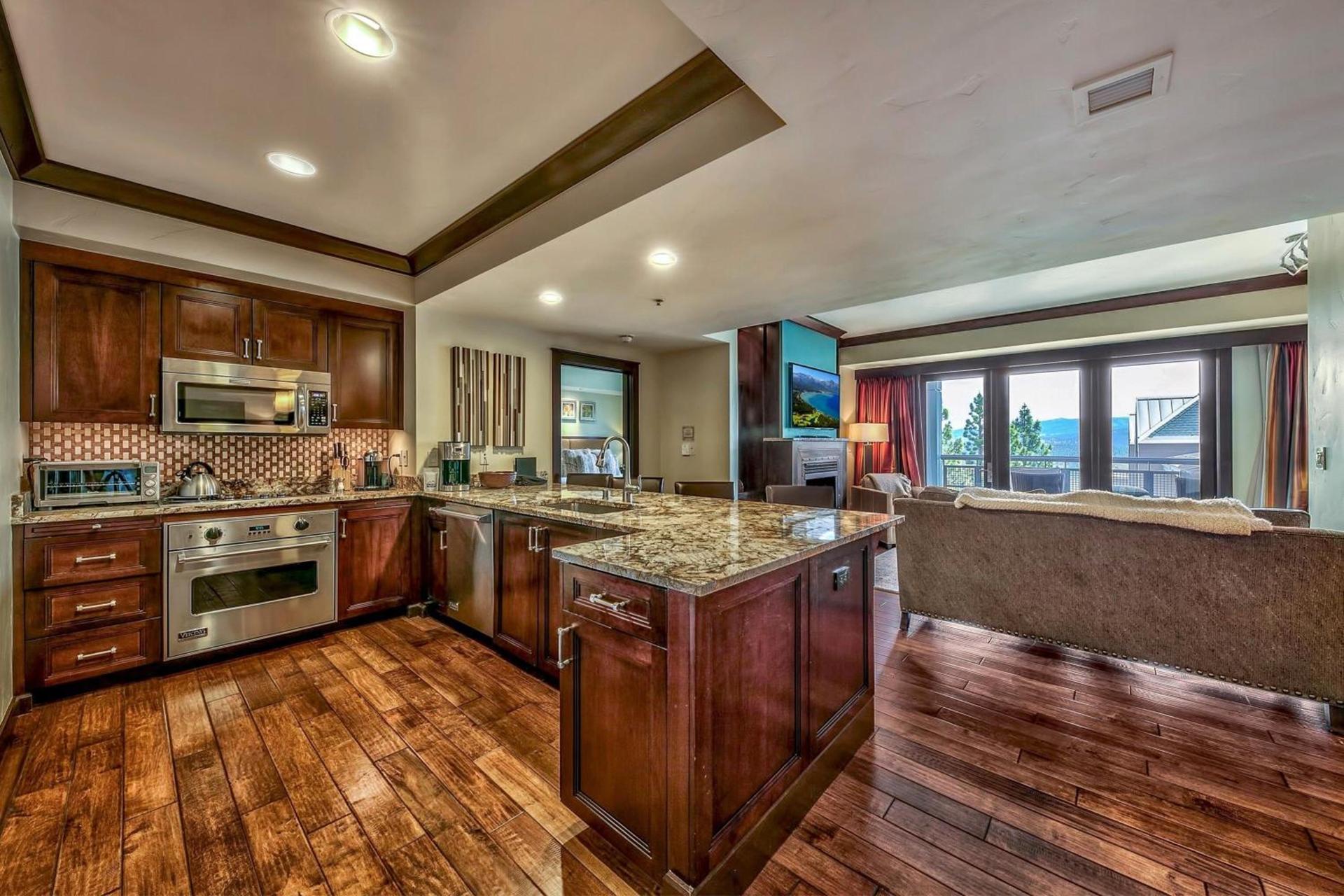 Constellation Residences photo 72