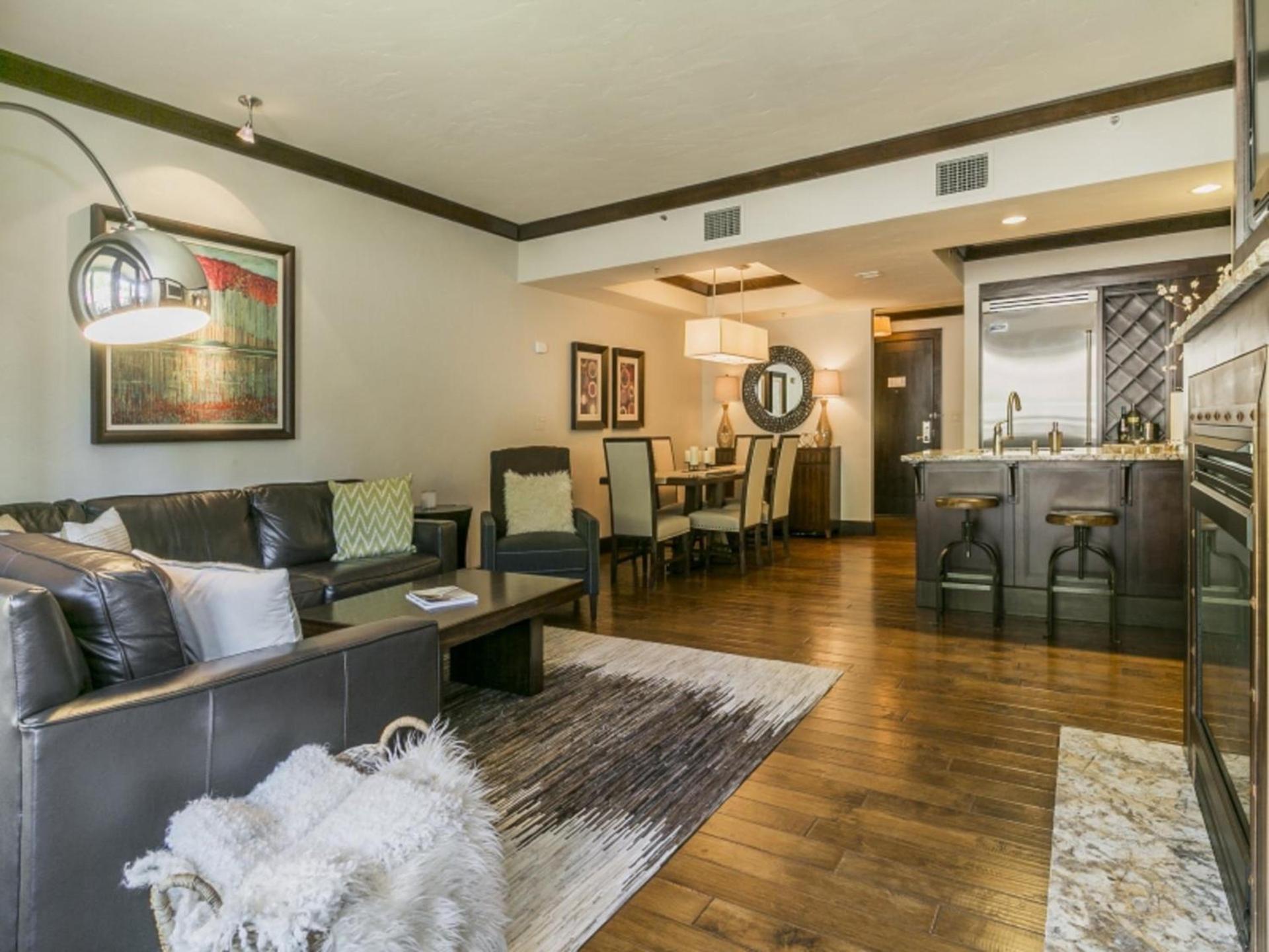 Constellation Residences photo 59