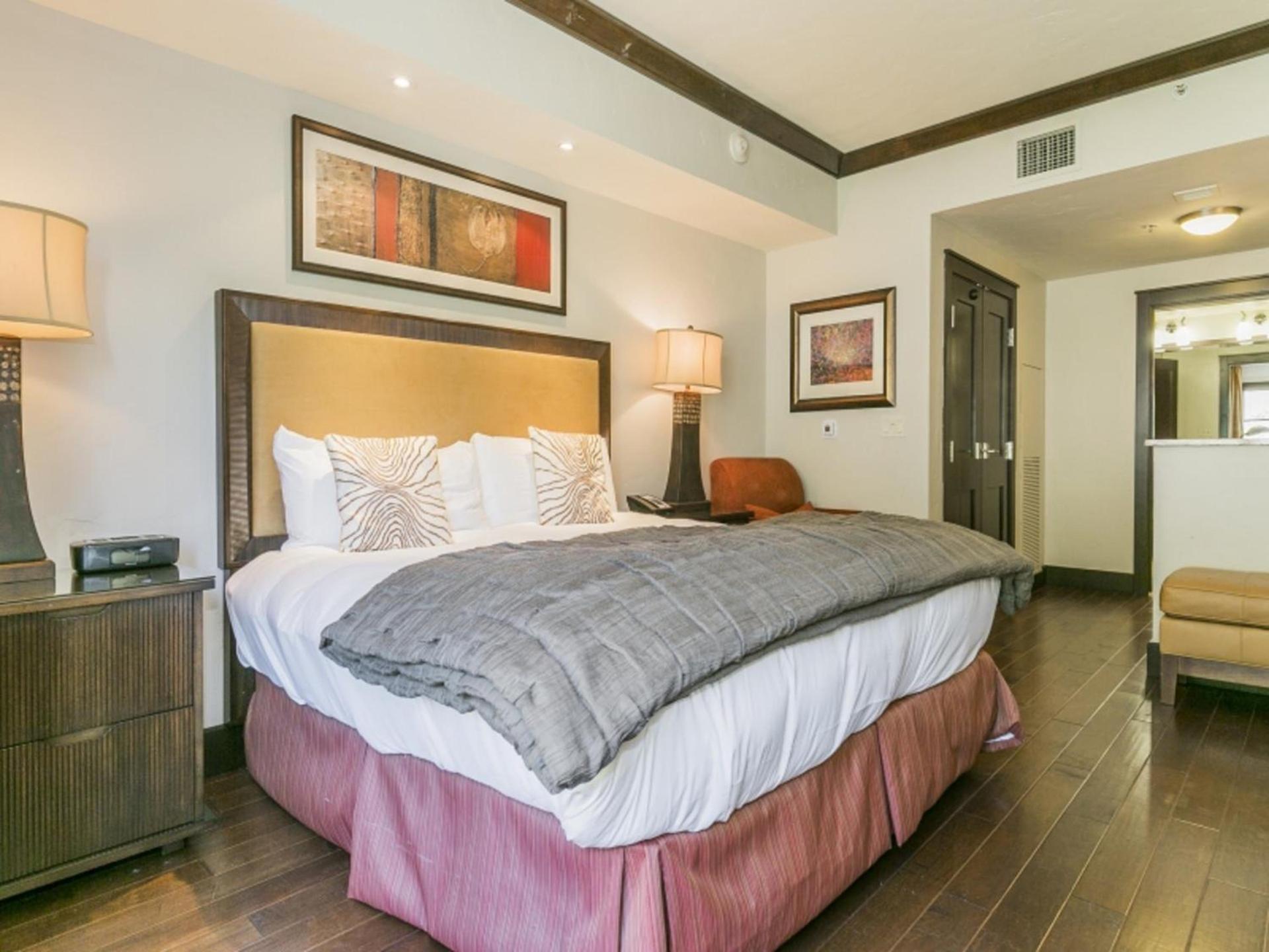 Constellation Residences photo 64