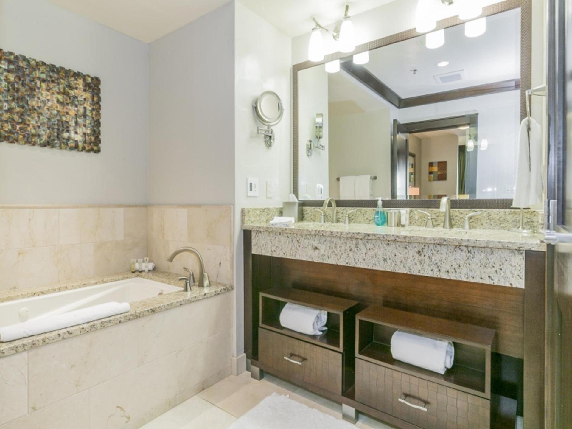 Constellation Residences photo 65