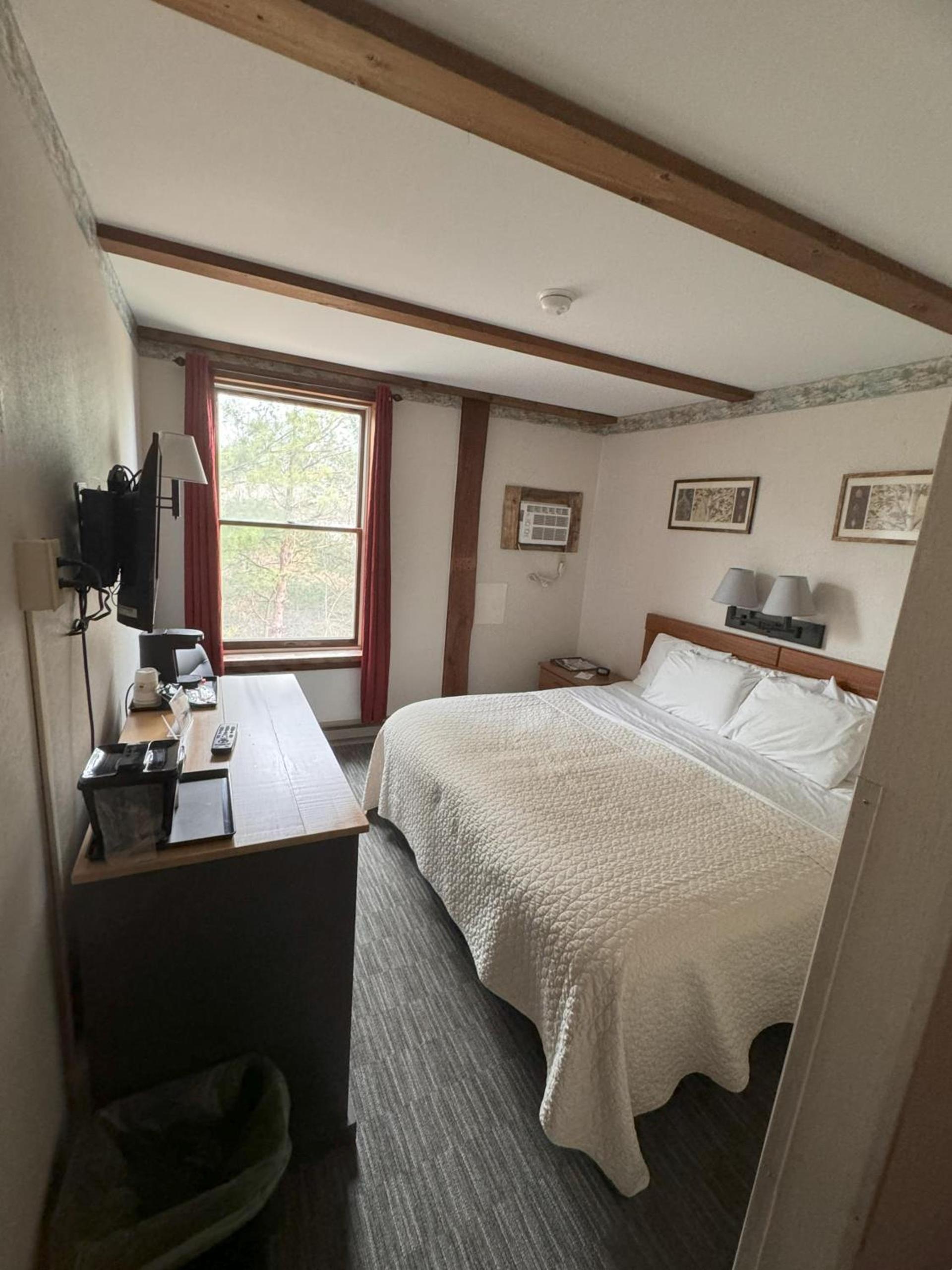 Lake Ontario Motel & Inn photo 35