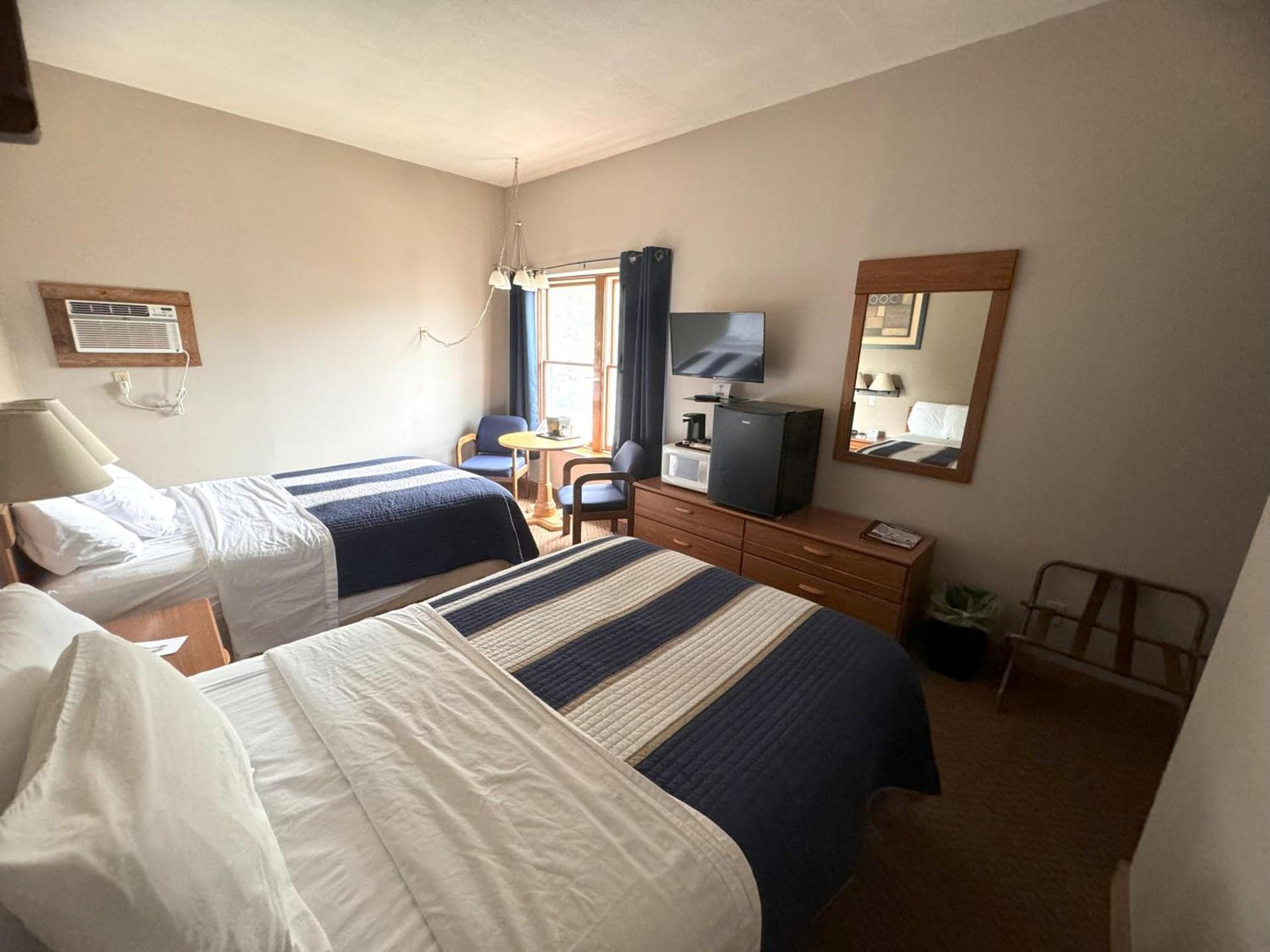 Lake Ontario Motel & Inn photo 39