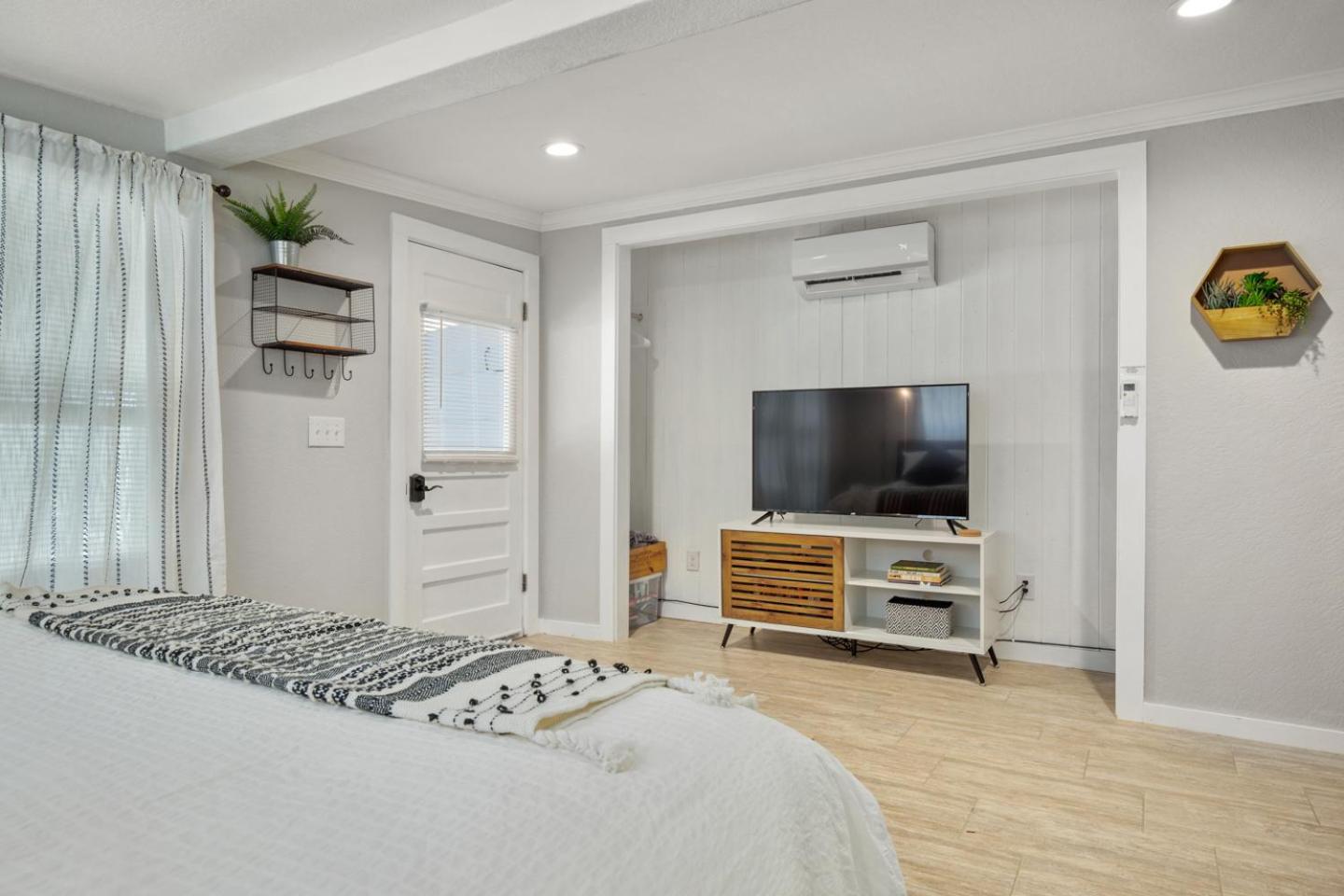 Downtown Studio 1 at Beer Ranch Project Inn photo 2