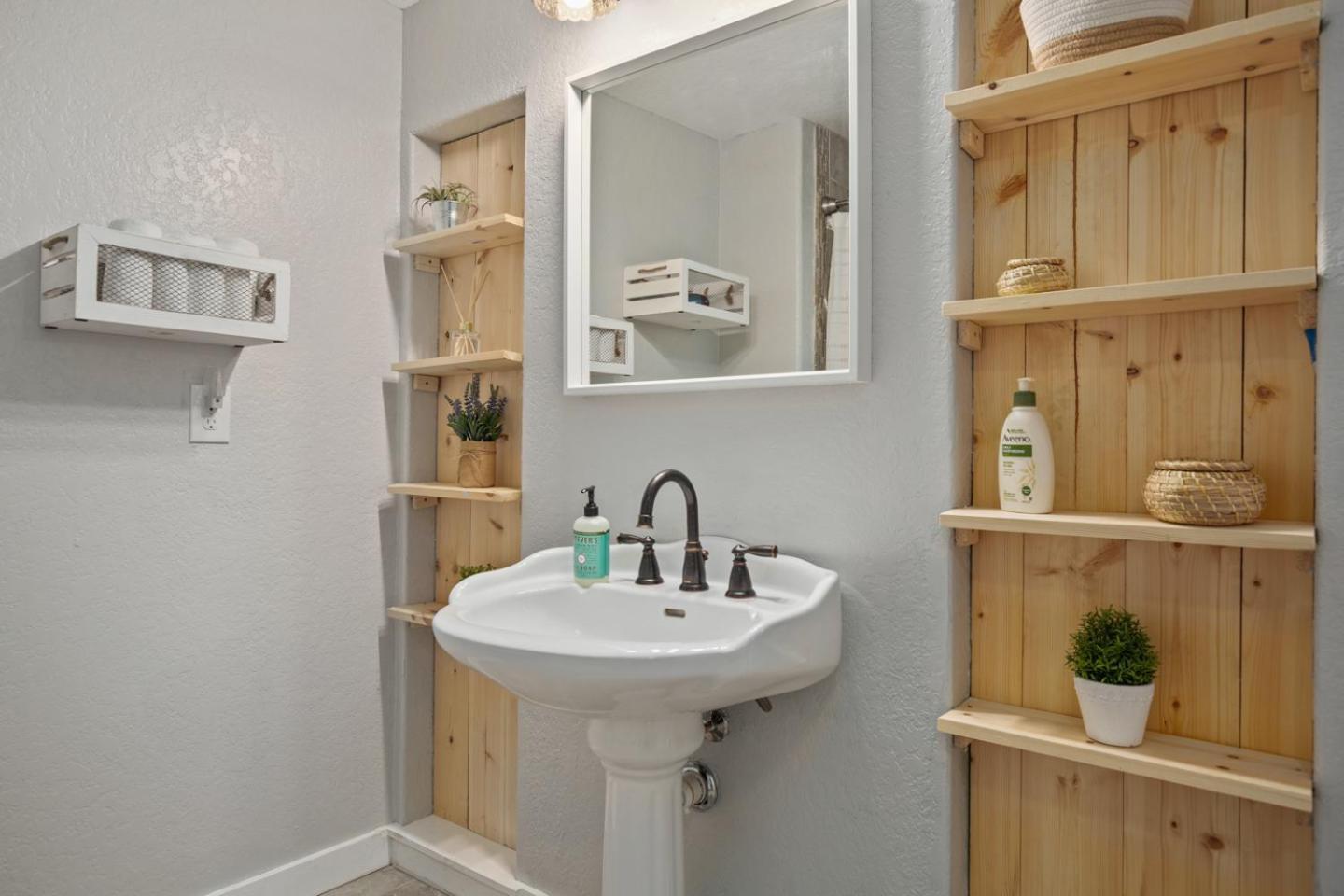 Downtown Studio 1 at Beer Ranch Project Inn photo 9