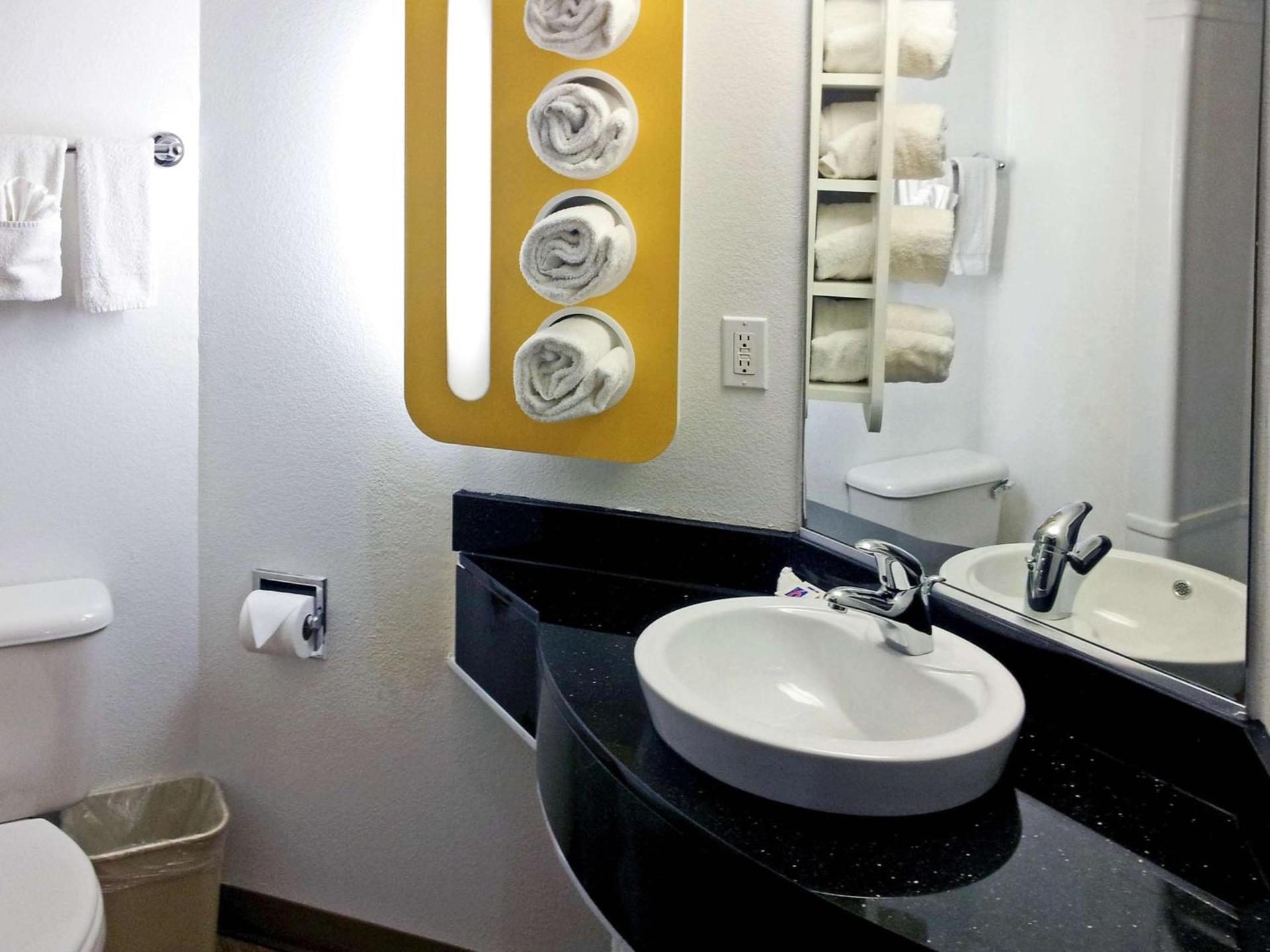 Motel 6 Sinton TX photo 16
