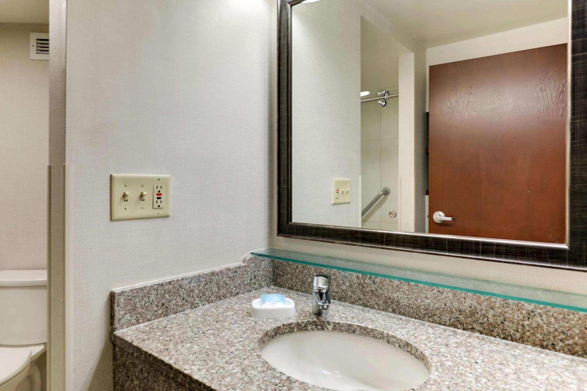 Drury Inn & Suites Marion photo 40