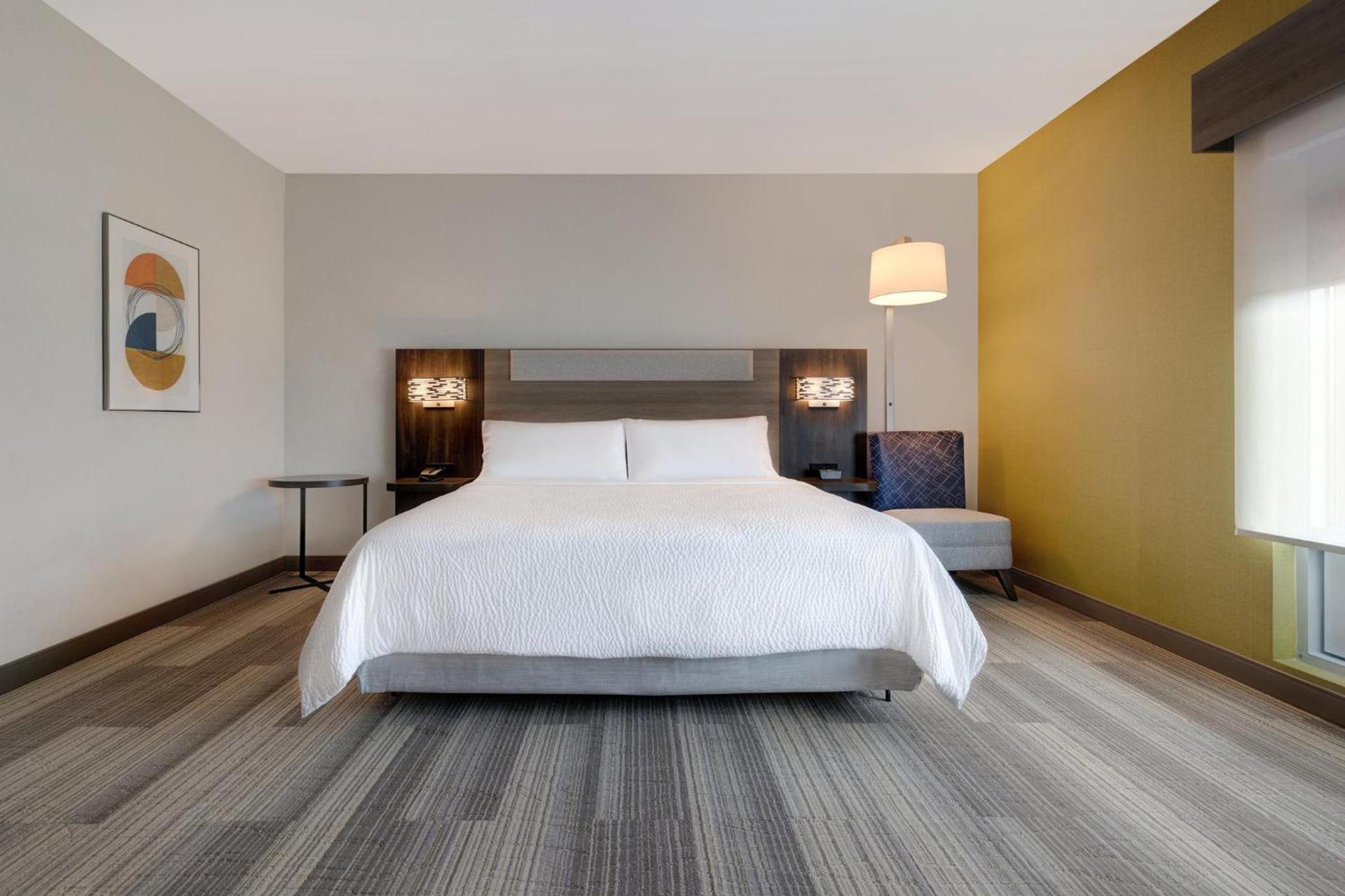 Holiday Inn Express & Suites - Glendale Downtown photo 86