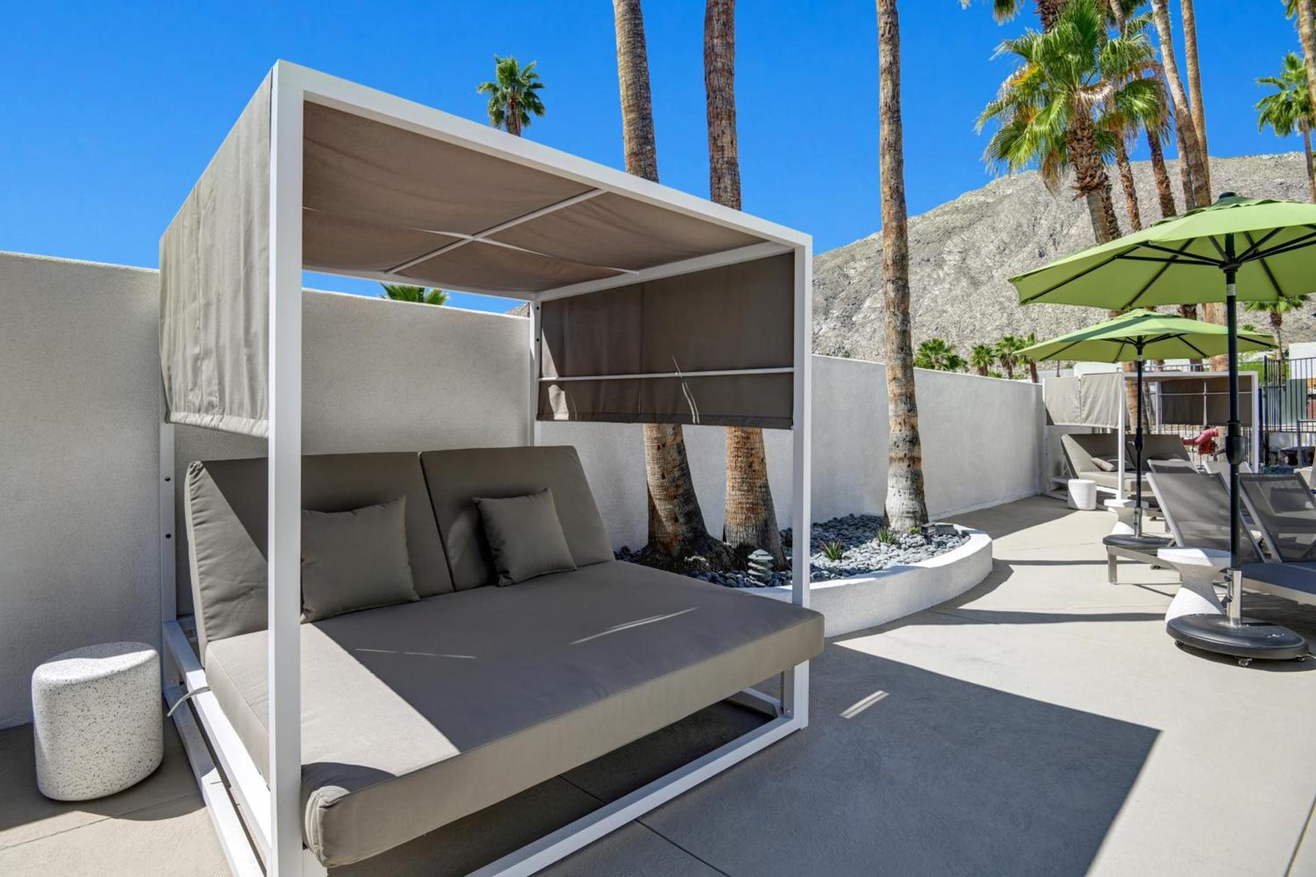 The Dunes Hotel (Palm Springs) photo 9