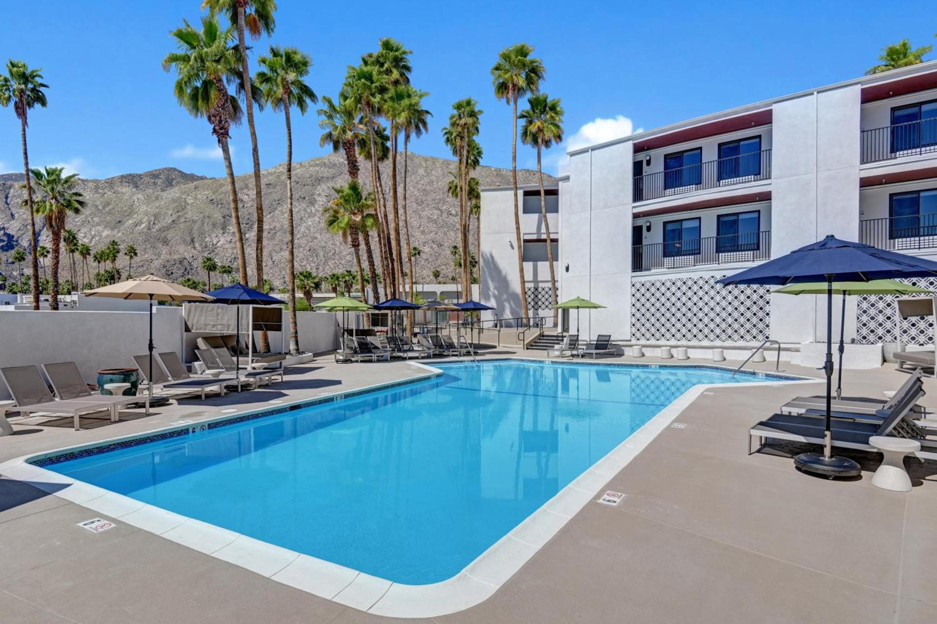 The Dunes Hotel (Palm Springs) photo 4